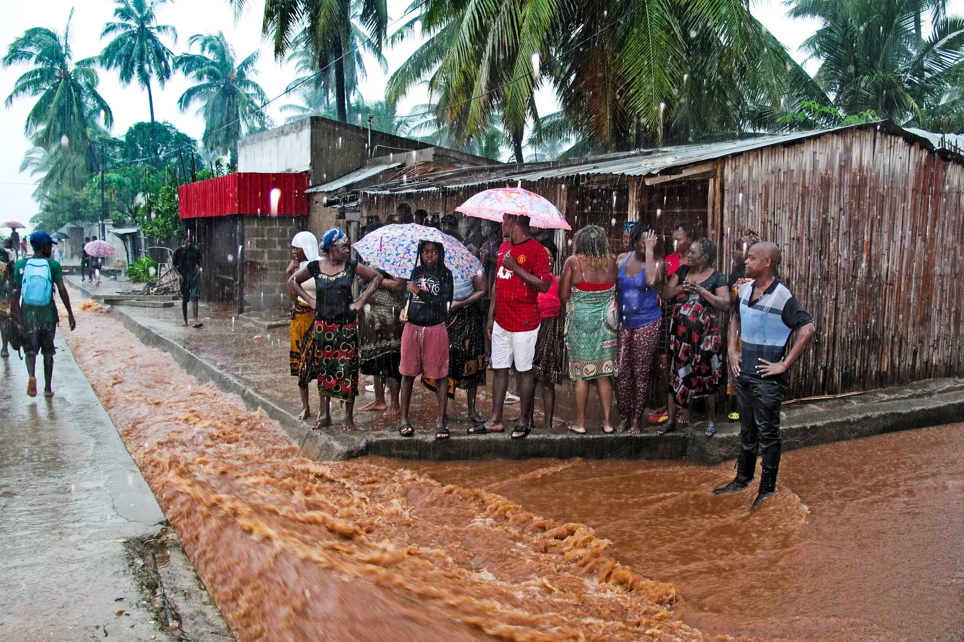 Chuva forte inunda bairros de Pemba “até à cintura”