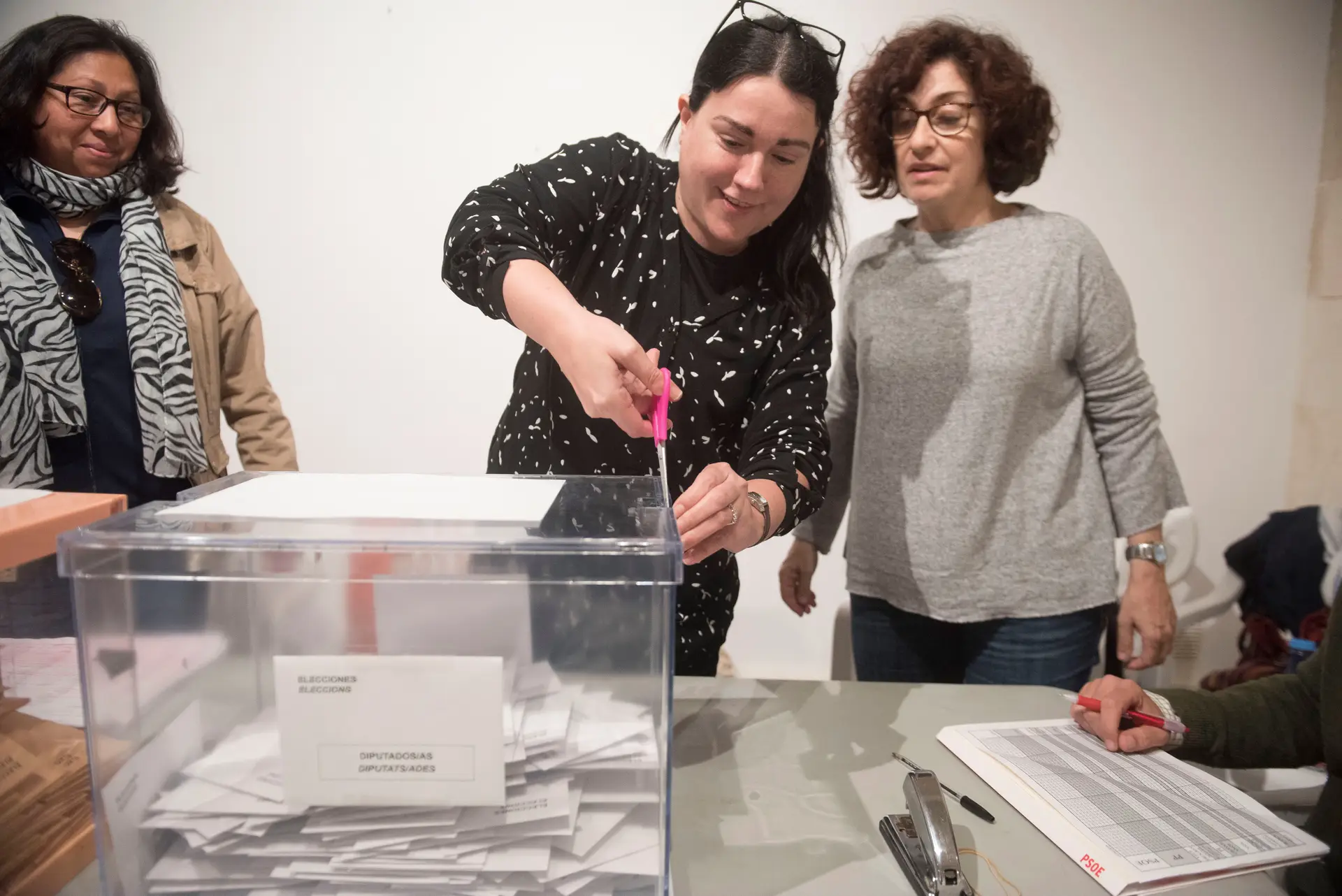 Afluência às urnas em Espanha foi de 75%