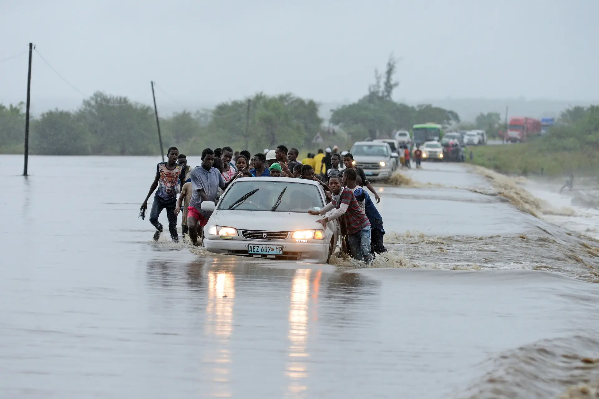 Reaberta estrada que liga Norte de Moçambique ao resto do país