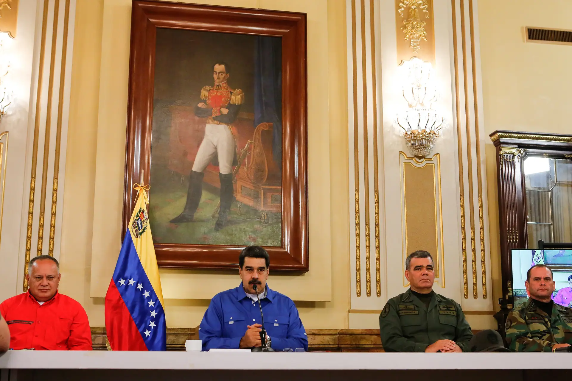 Maduro pede aos militares “lealdade absoluta” ao Governo