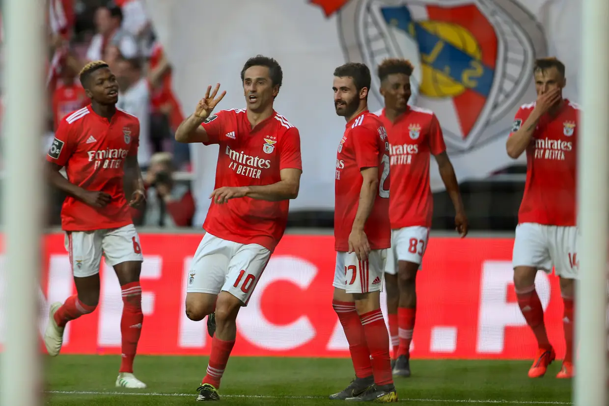 SIC Notícias | Benfica vira resultado com Portimonense e ...