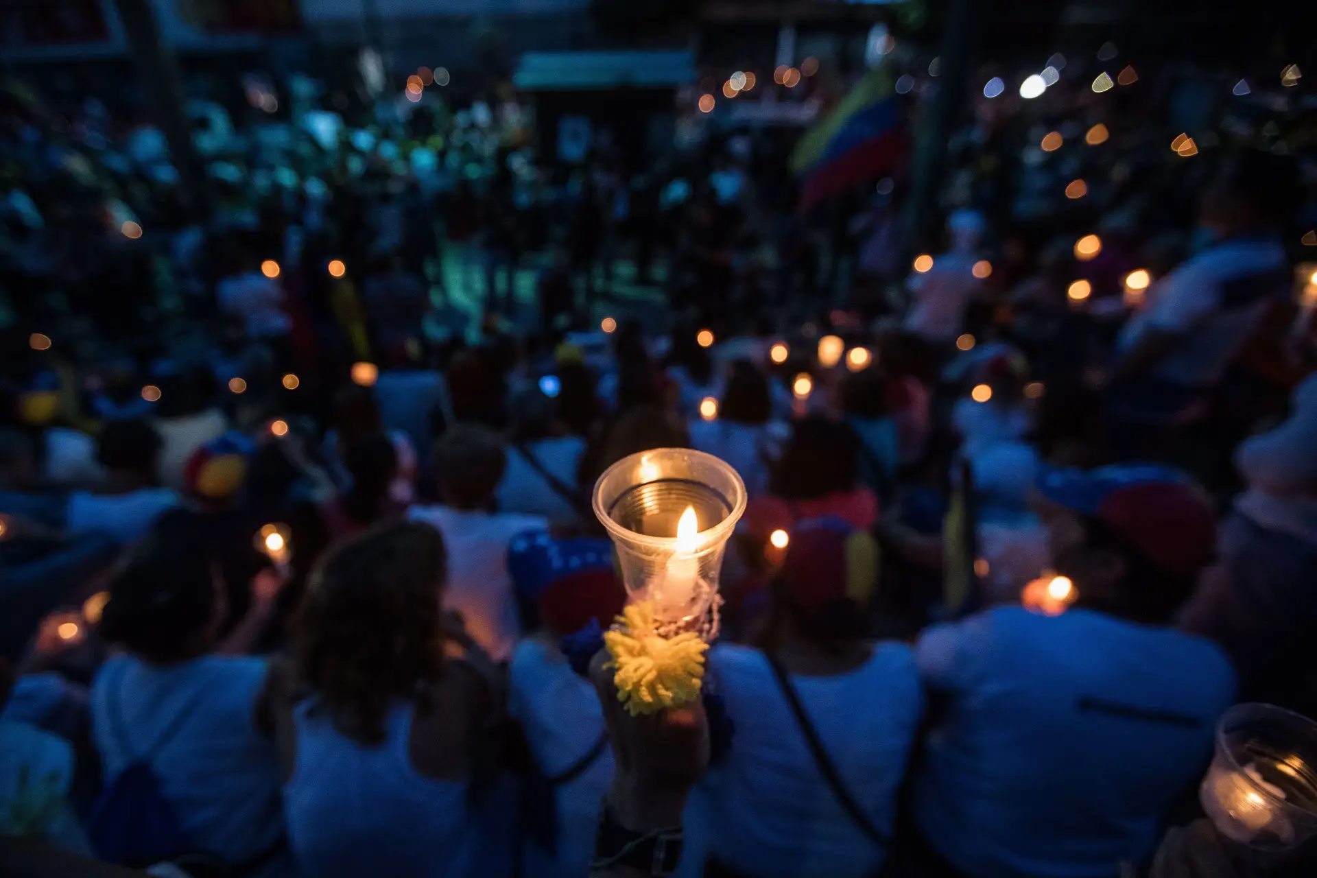 Vigília pela paz juntou centenas em Caracas