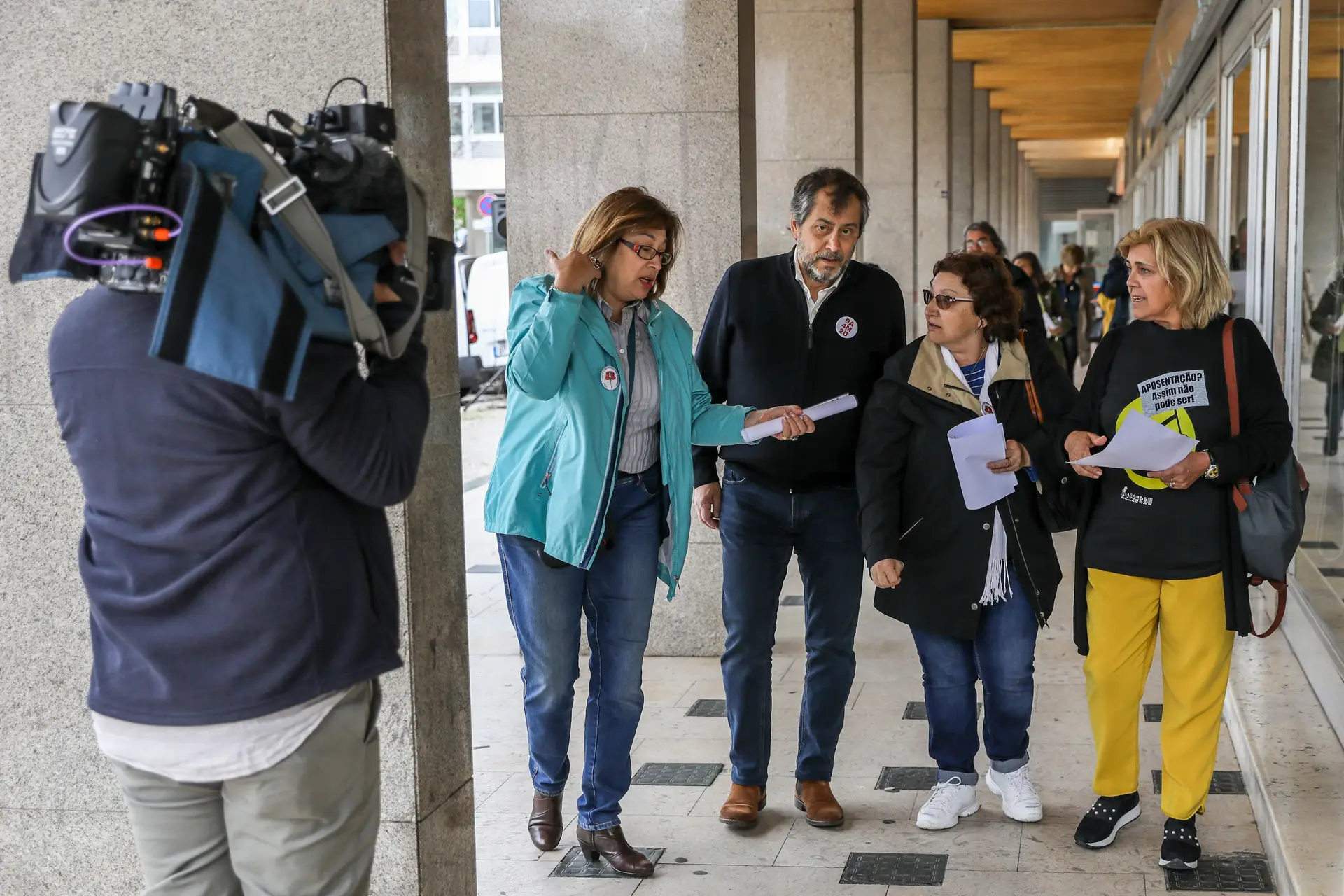 Professores iniciam entrega de pedidos de pré-reforma