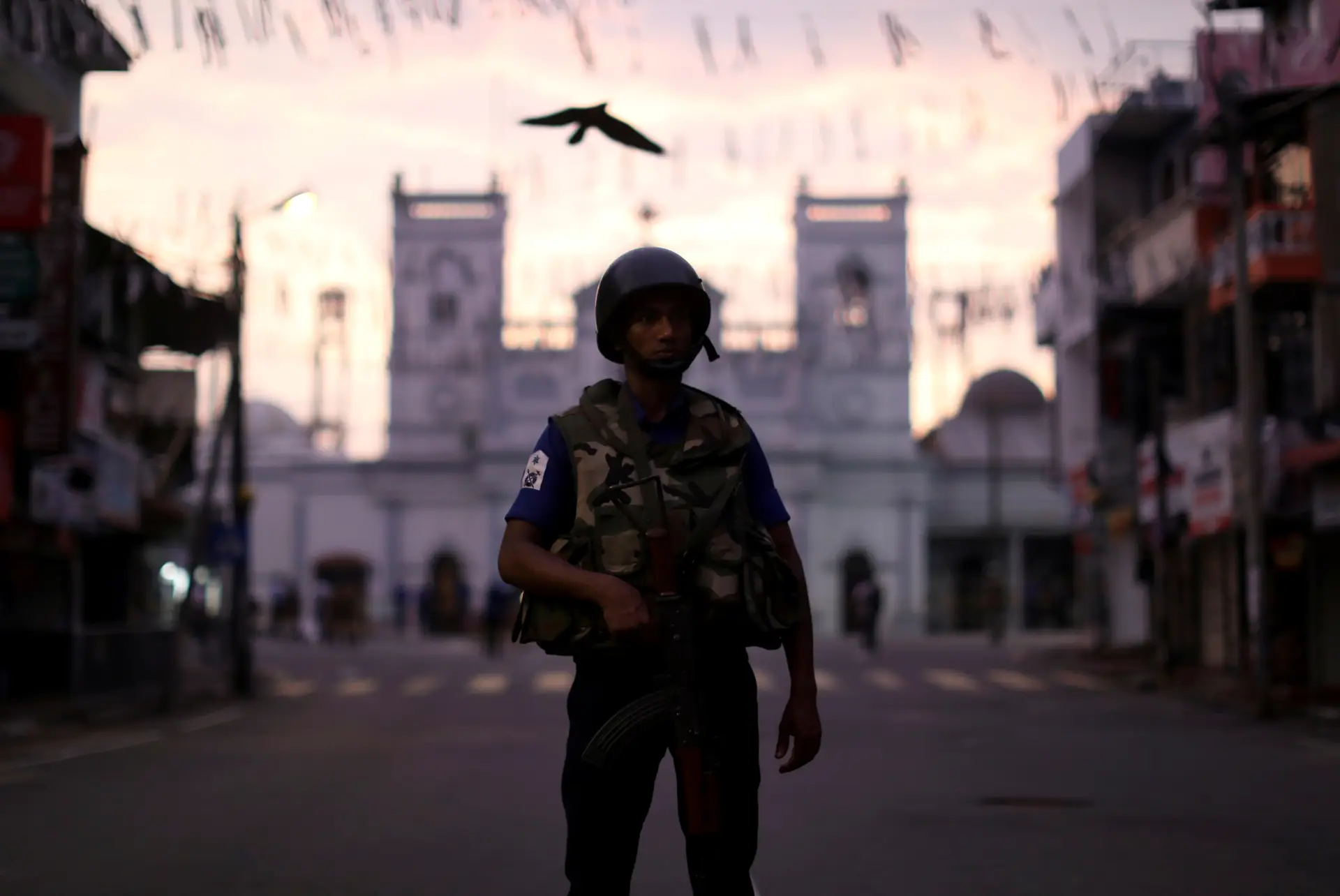 Escolas vão reabrir e missas retomadas após atentados no Sri Lanka