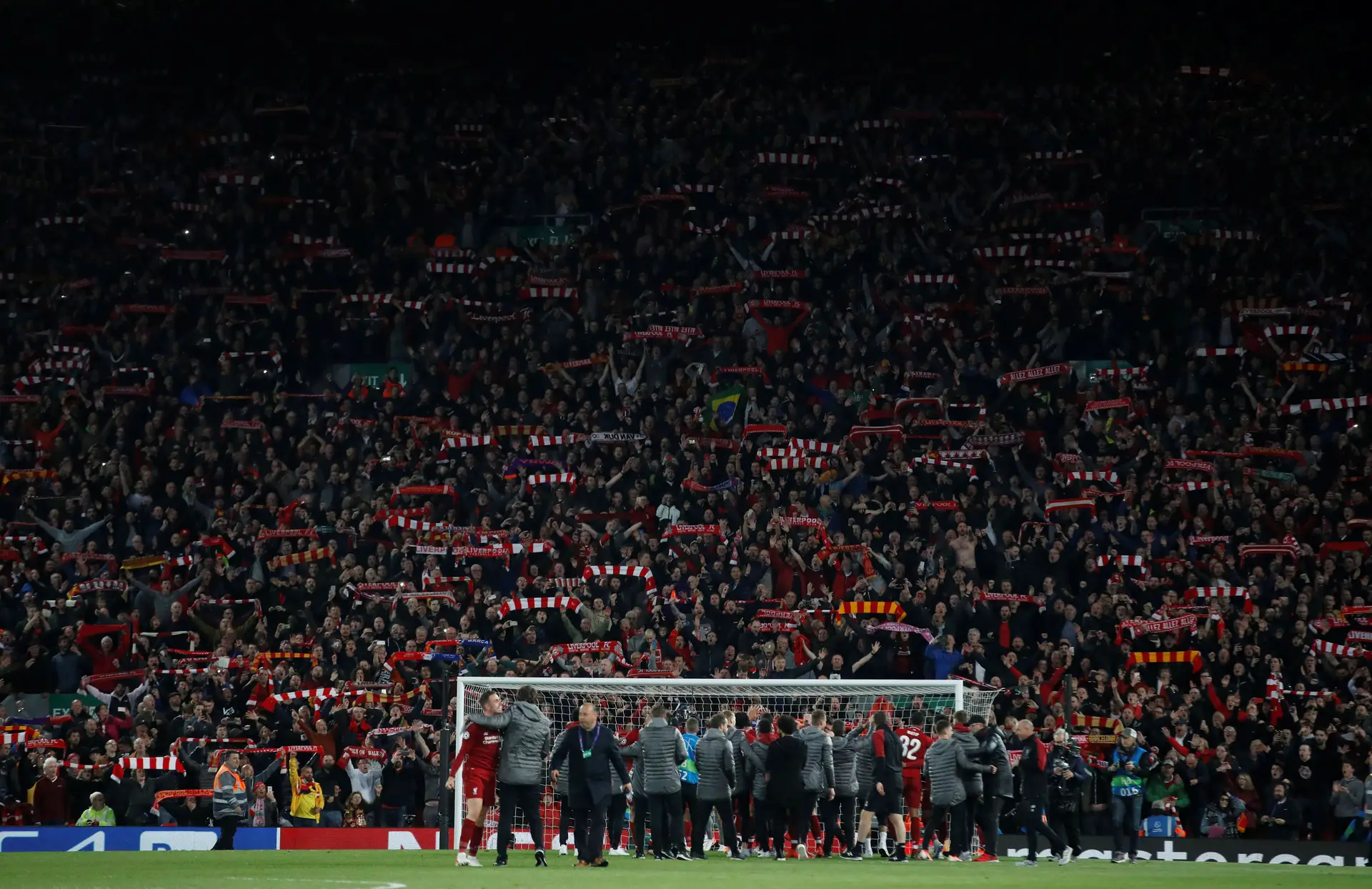Inglaterra torna-se o primeiro país a fazer o pleno em finais europeias