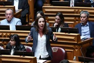 Esquerda acusa Direita de "traição" aos professores