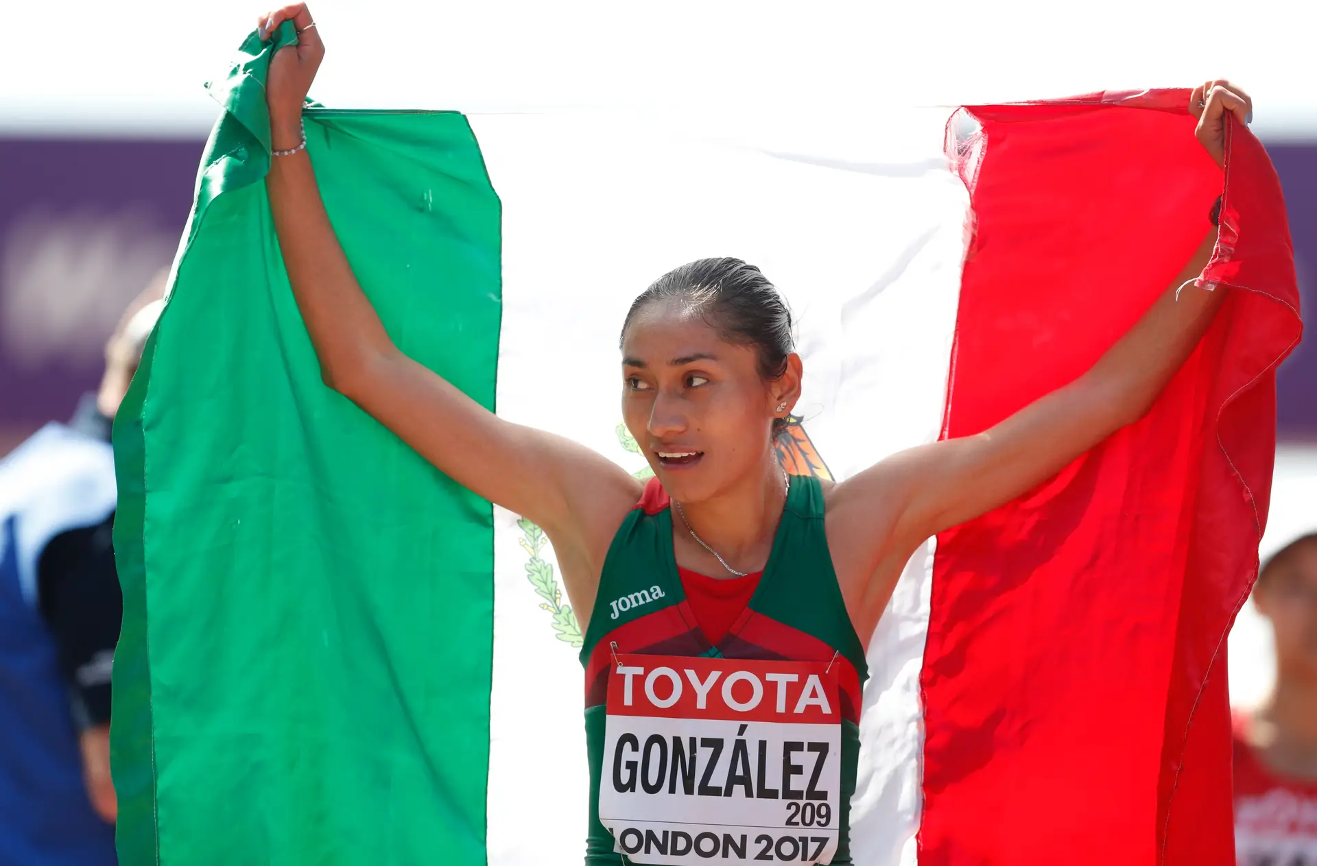 Vice-campeã olimpica de marcha suspensa por dopping