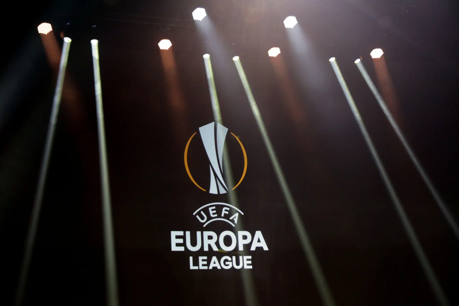 Grimaldo e João Félix na equipa ideal da Liga Europa