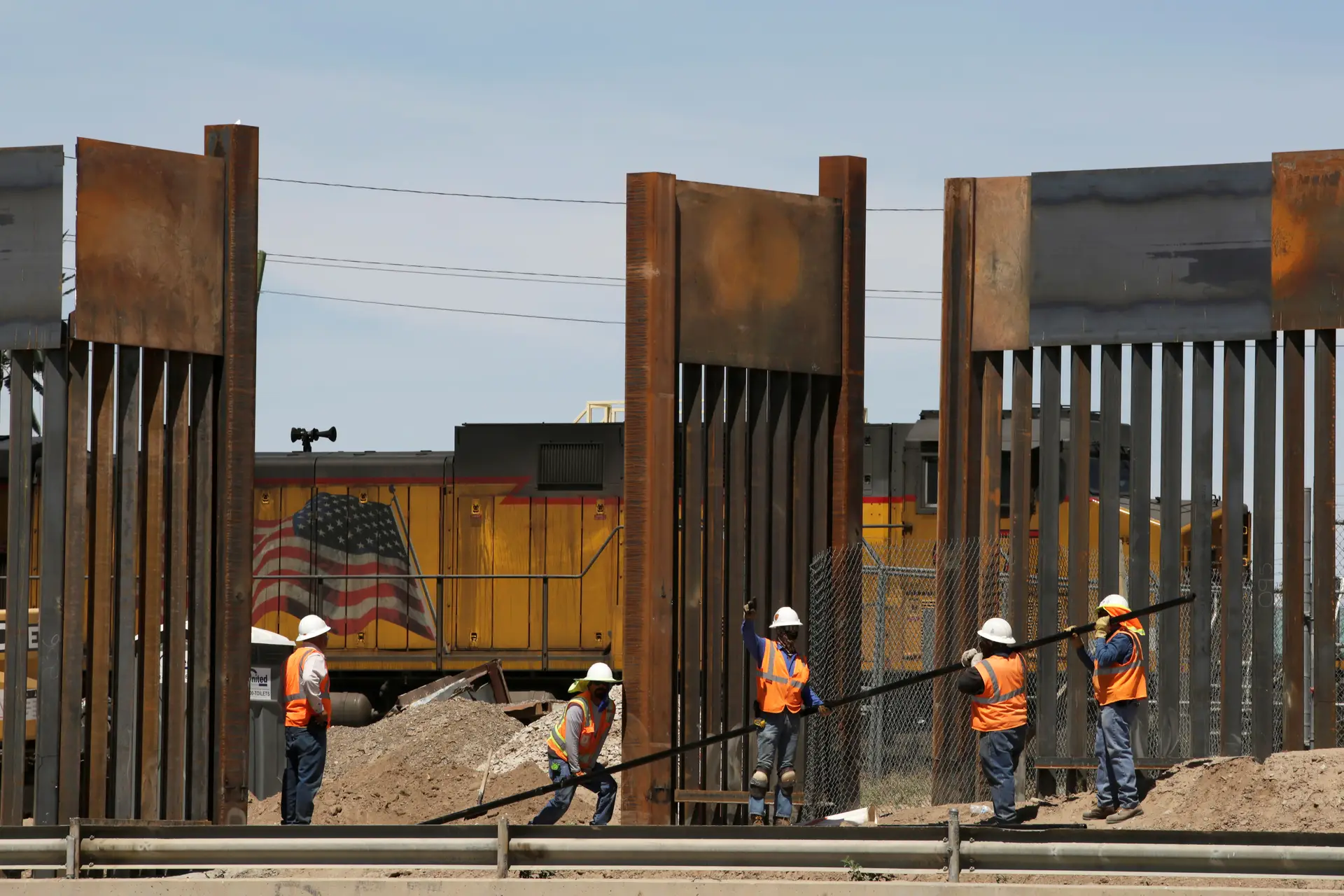 Pentágono autoriza mais 1.500 milhões de dólares para muro na fronteira com o México