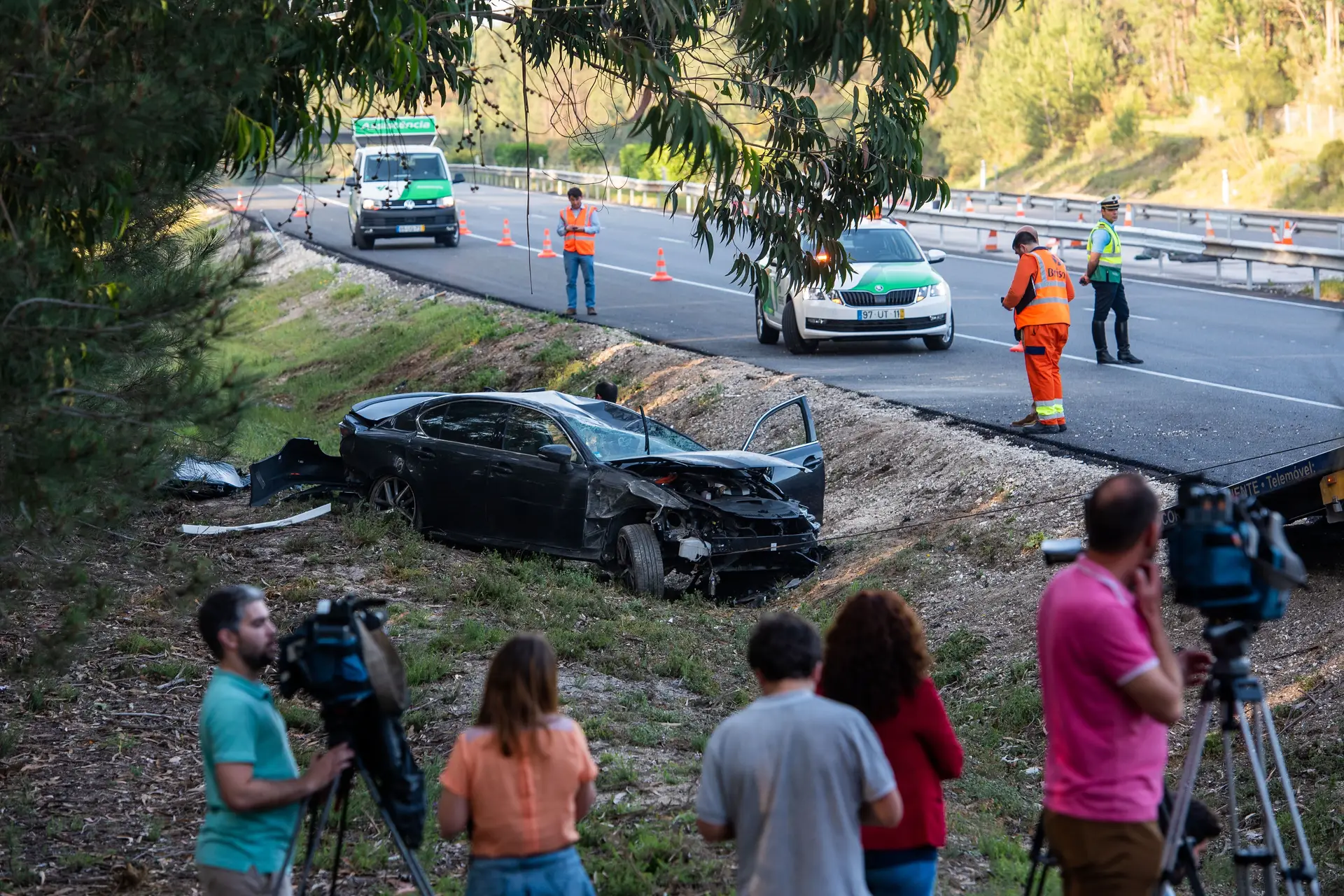 Santana Lopes poderá ter traumatismo torácico e Paulo Sande um traumatismo craniano