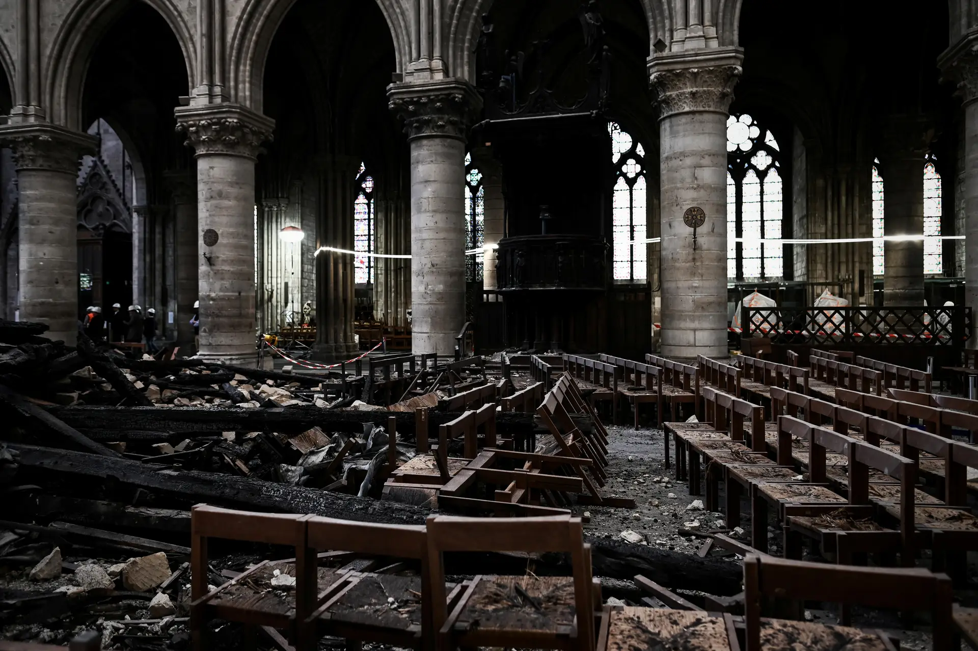 Ambientalistas avançam com ação judicial devido a "nuvem de chumbo" após fogo na Notre-Dame