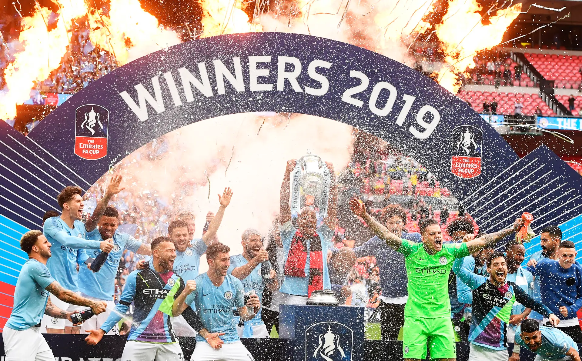 Manchester City faz história em Inglaterra