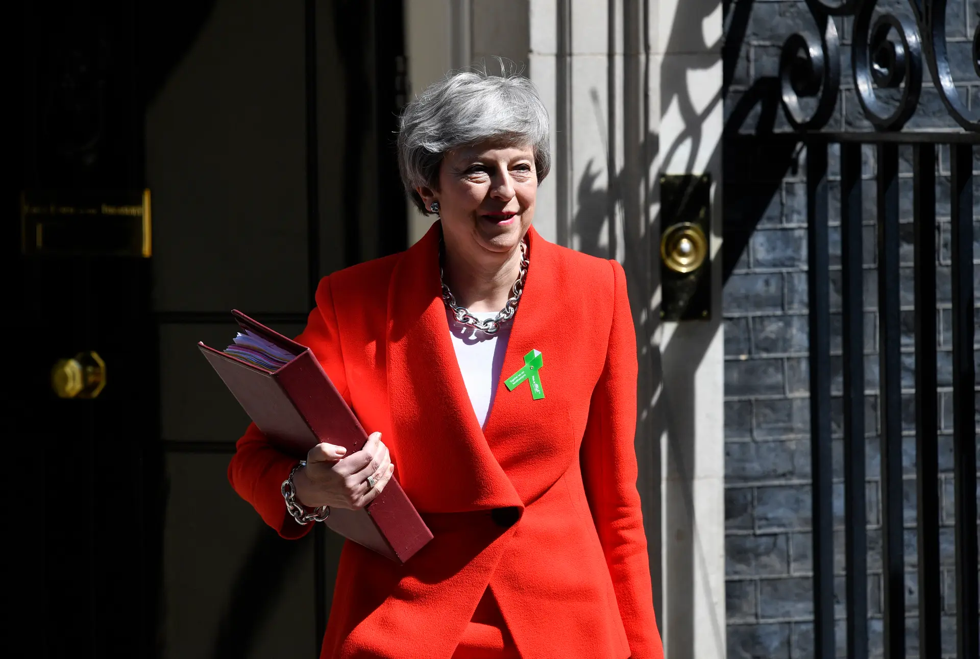 May promete "proposta ousada" para fazer aprovar acordo de saída em junho