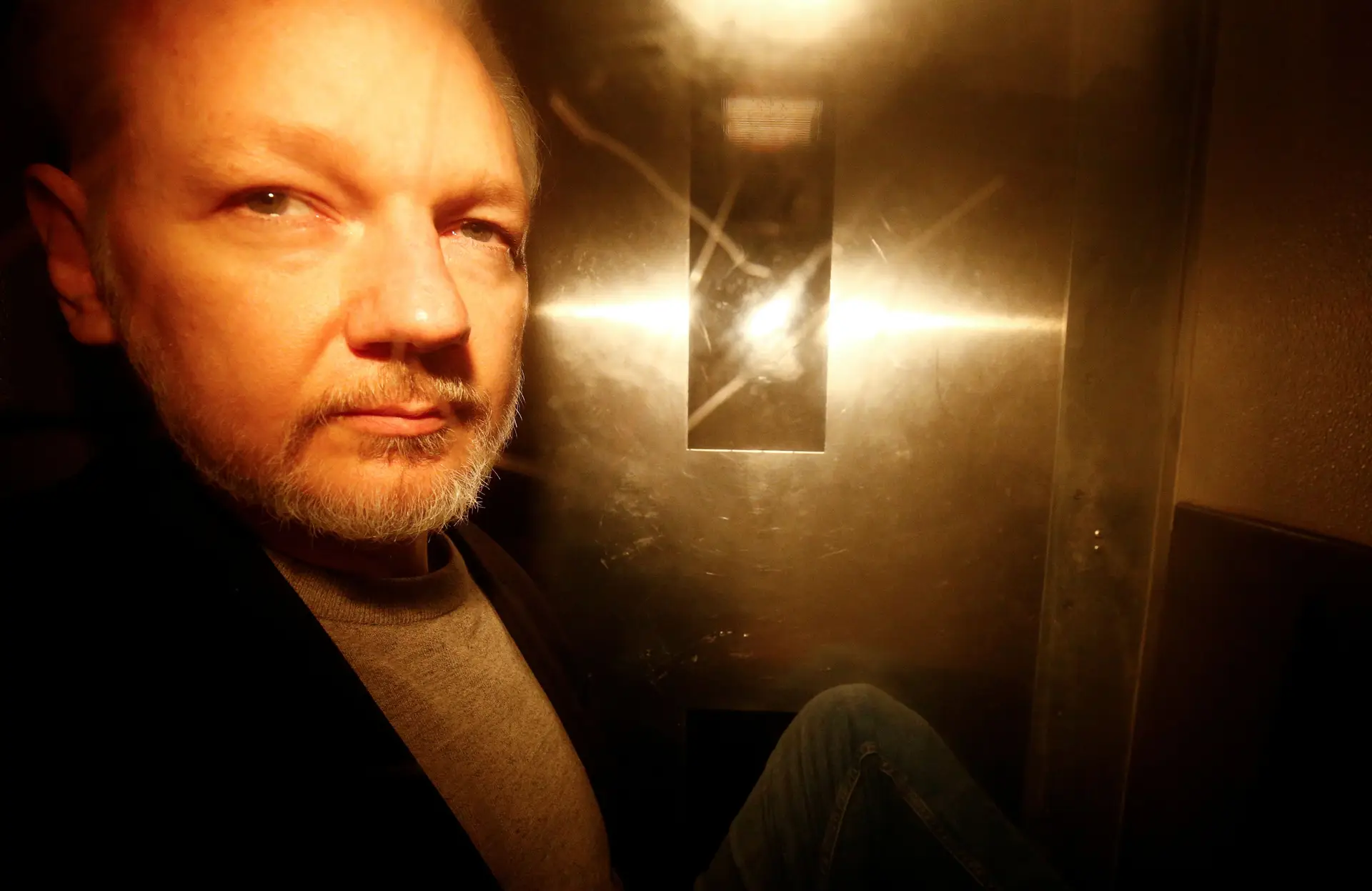 Julian Assange vai continuar detido em Londres até julgamento sobre extradição para os EUA