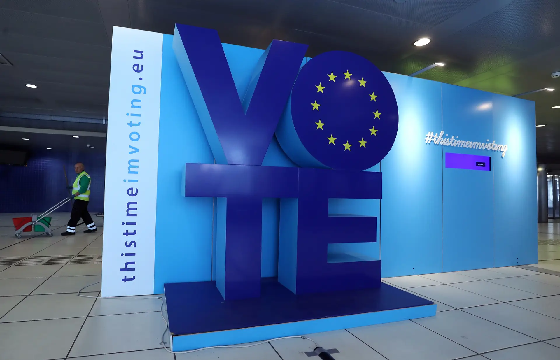 Letónia, Malta, Eslováquia e República Checa estão hoje a votar