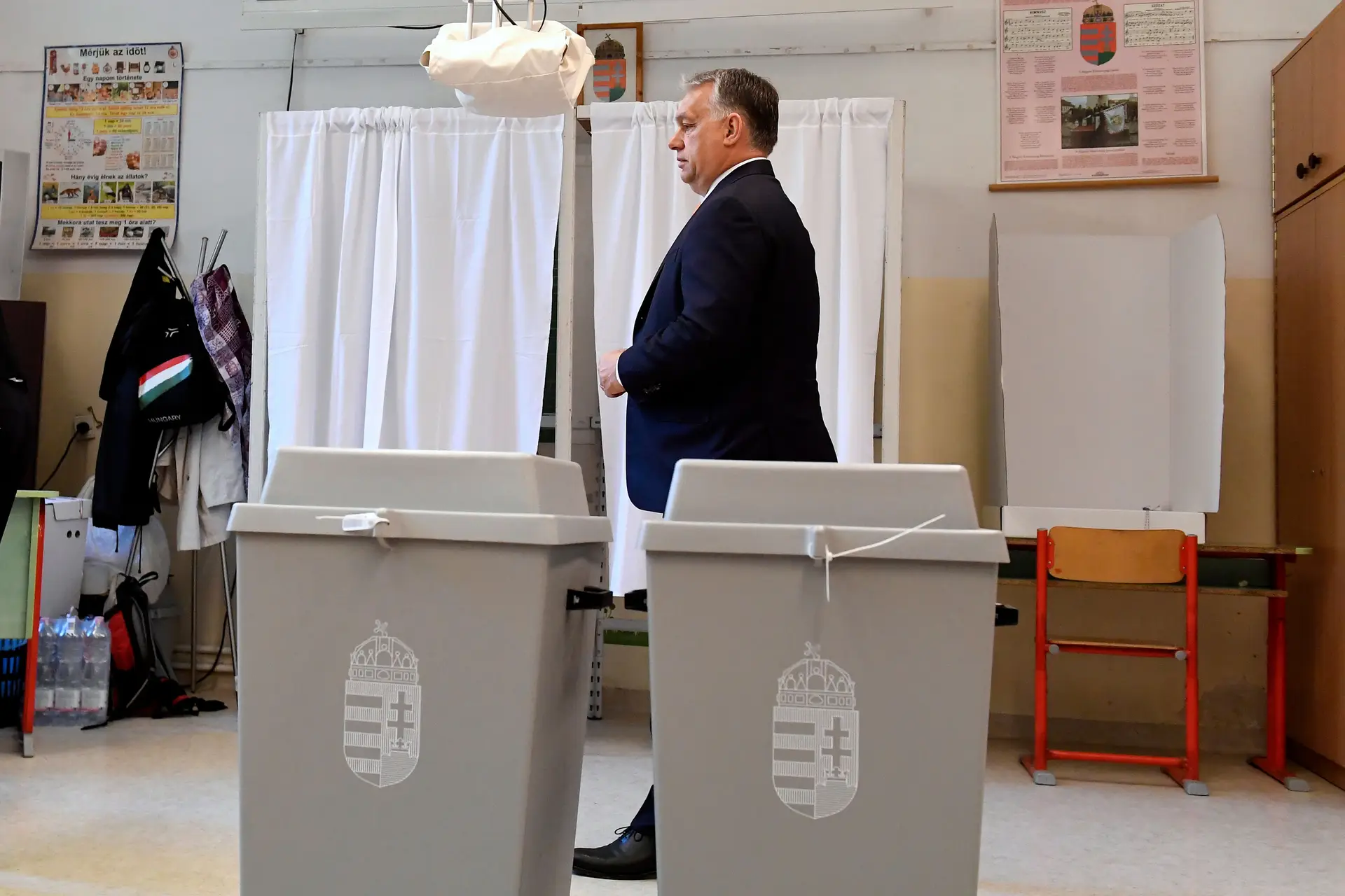 Projeções dão ainda mais votos ao partido nacionalista de Orbán na Hungria