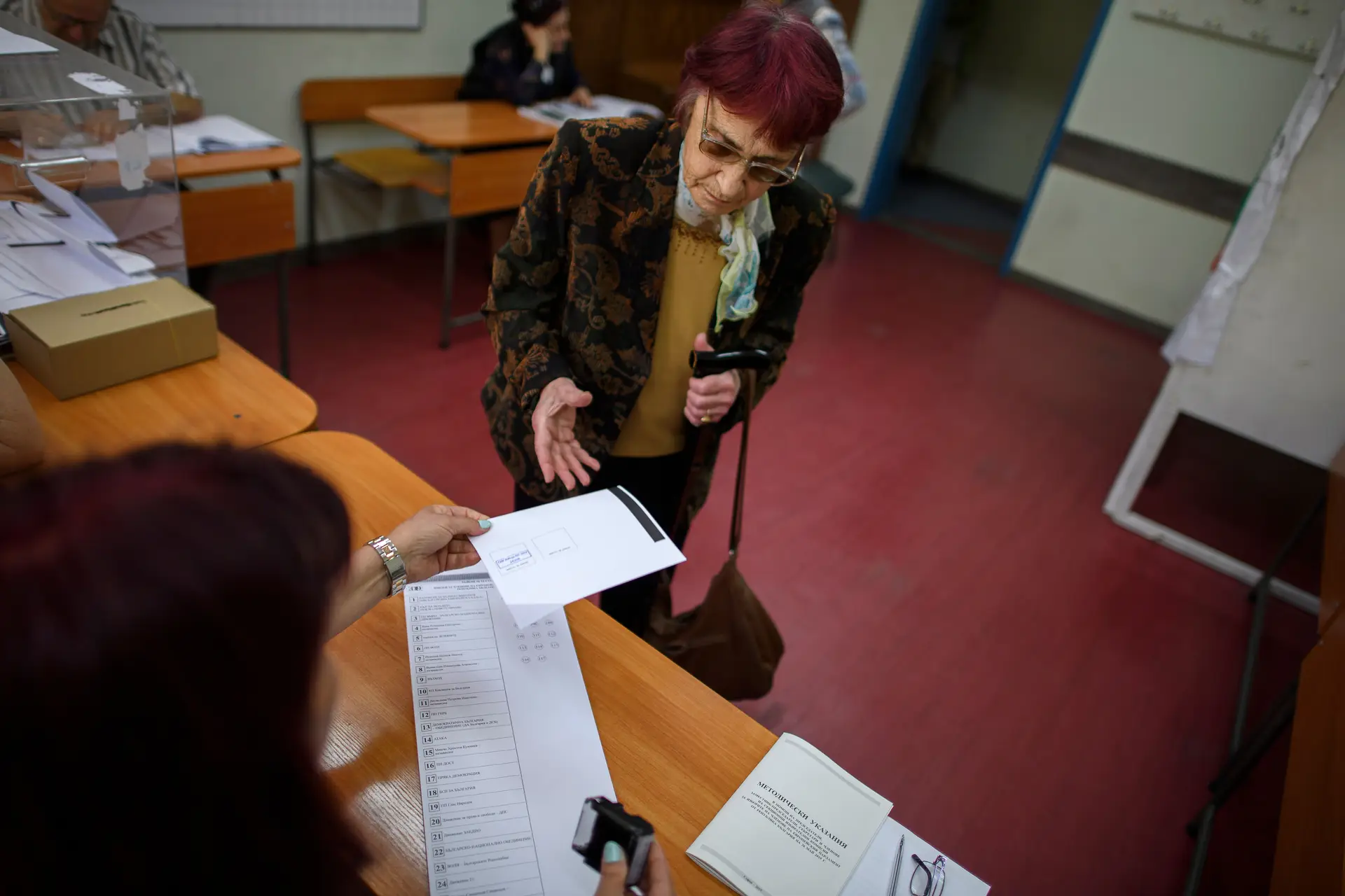 Projeções dão vitória ao partido conservador populista na Bulgária