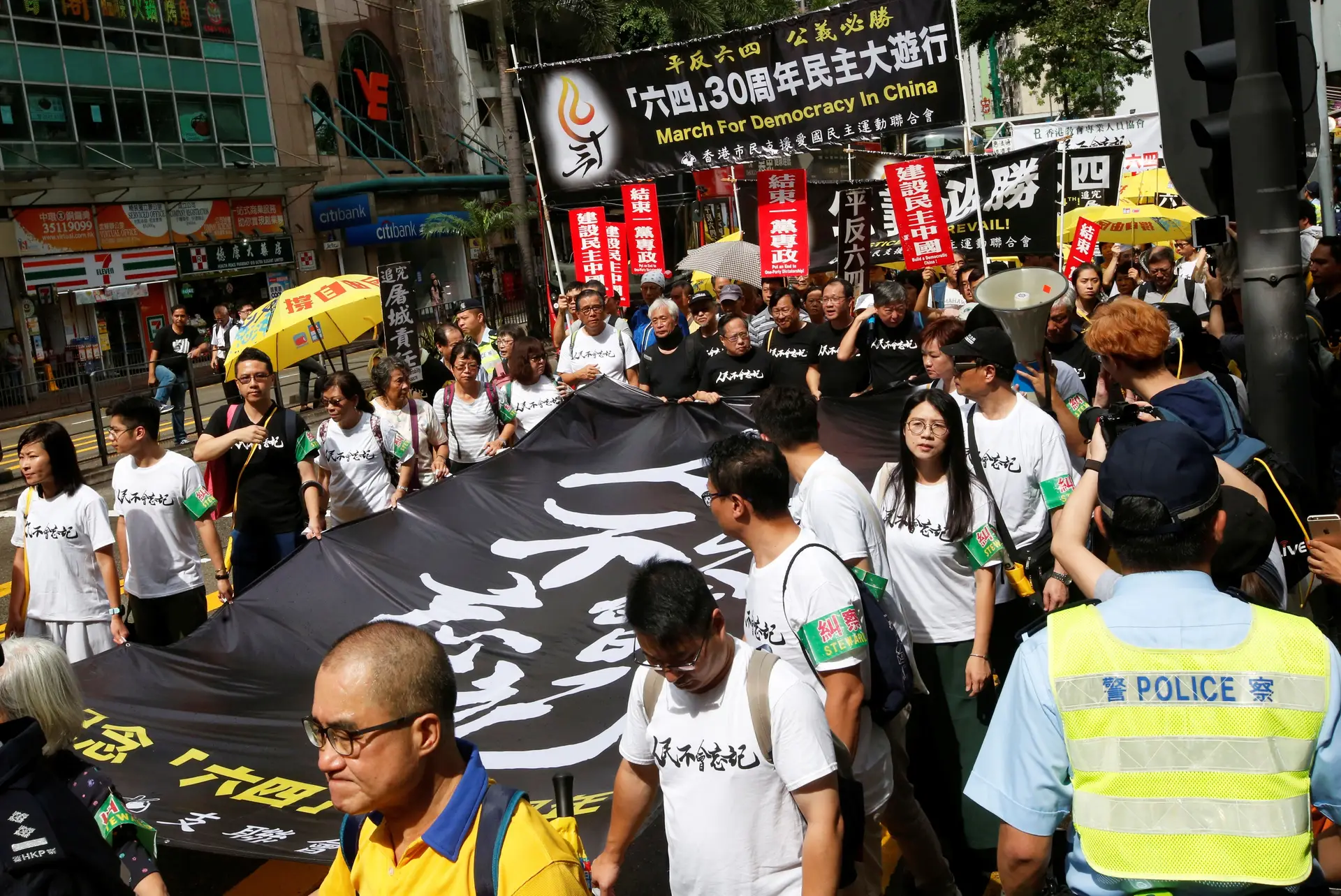 Protestos em Hong Kong para recordar 30 anos do massacre de Tianamnen