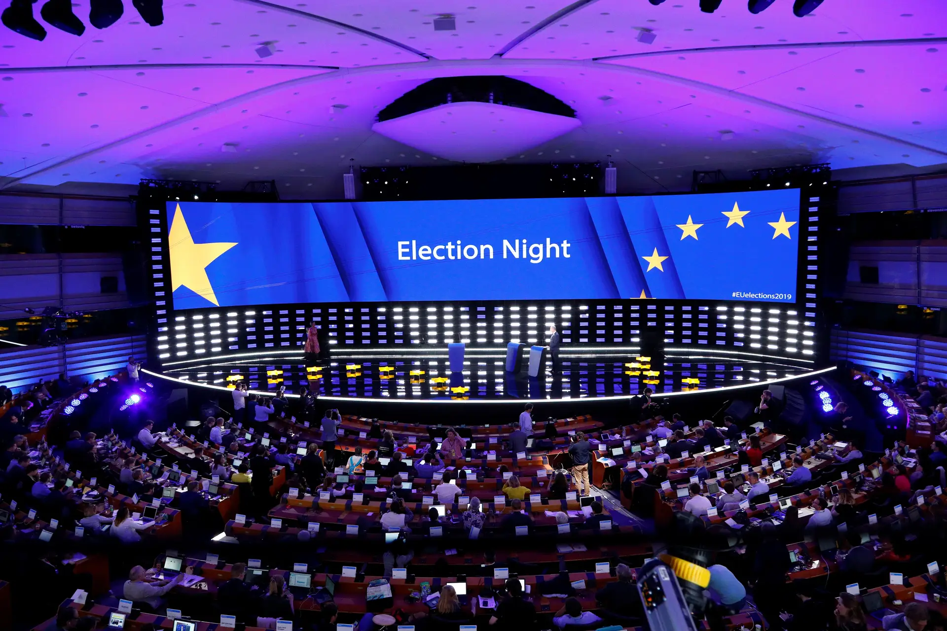 Fim do bipartidarismo e ascenção dos ambientalistas e nacionalistas marcam eleições na UE