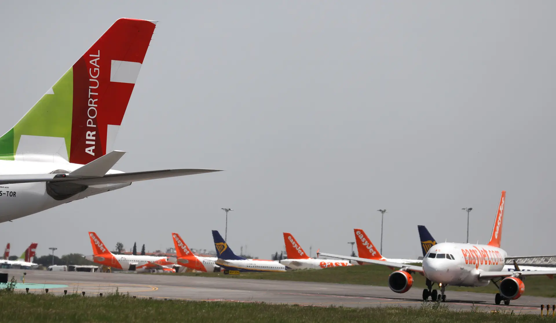 EasyJet aconselha passageiros a irem com "tempo extra" para aeroportos portugueses