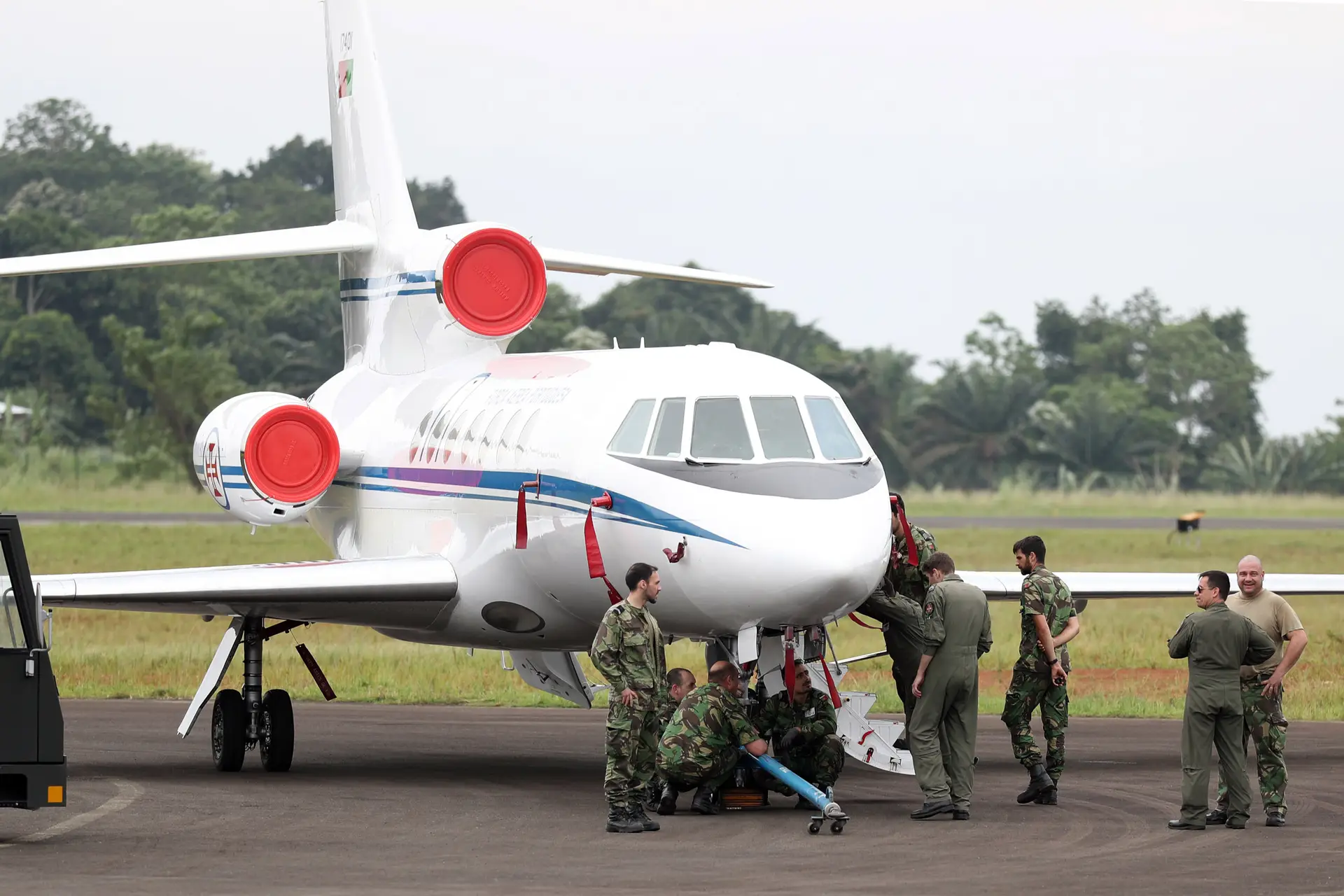 C-130 e Falcon na ilha do Príncipe após avaria do avião em que viajou Marcelo