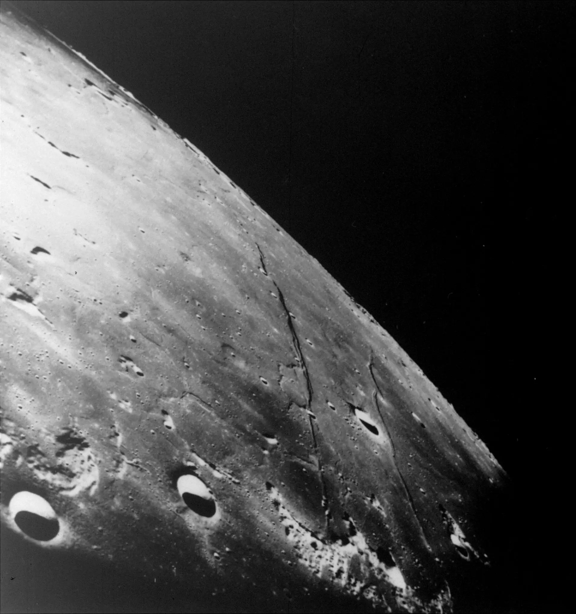 Fotografia tirada durante a missão Apollo 8 em dezembro de 1968 mostra o Mar da Tranquilidade, o local projetado para a alunagem.