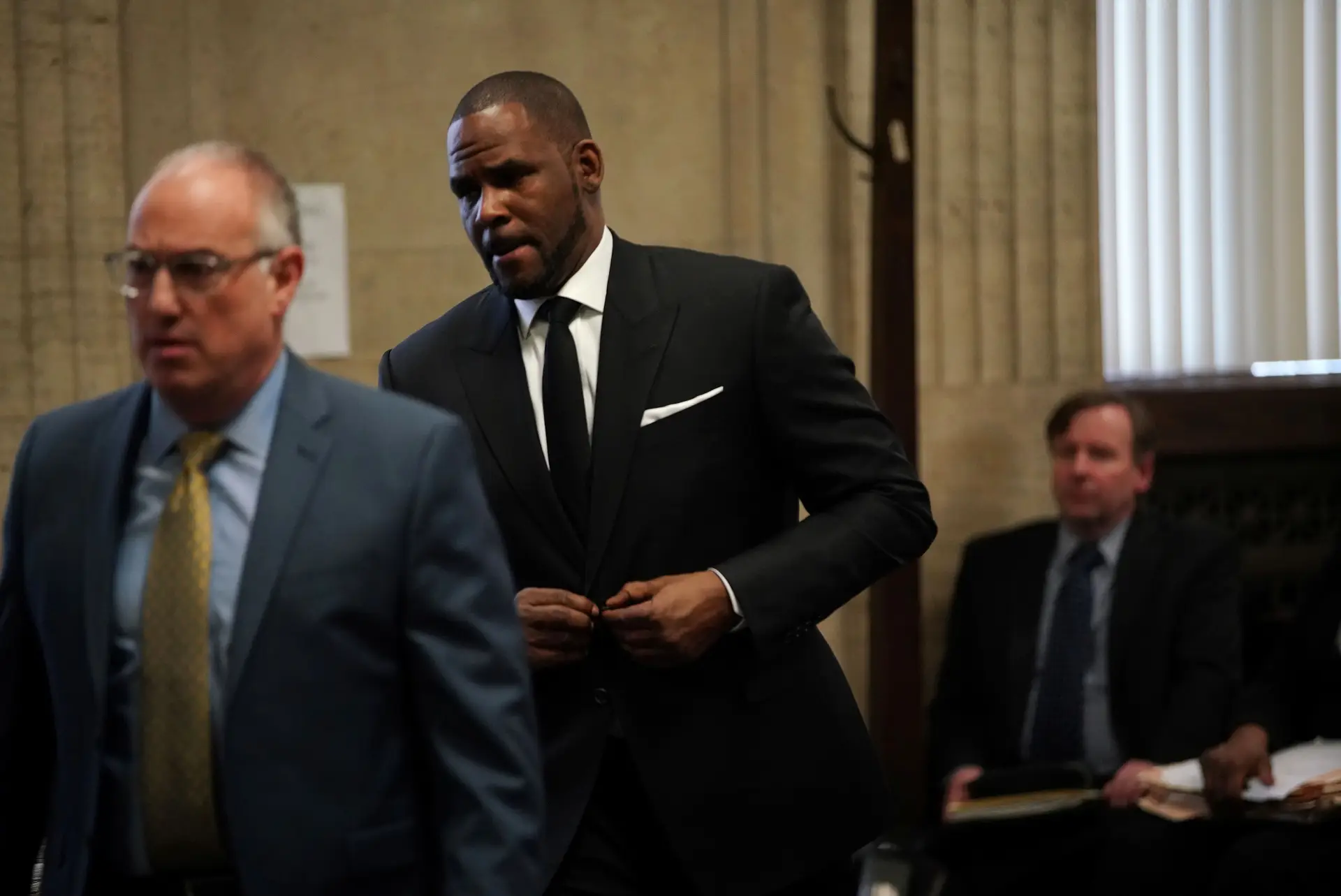 Cantor R. Kelly acusado de mais 11 crimes de abuso sexual