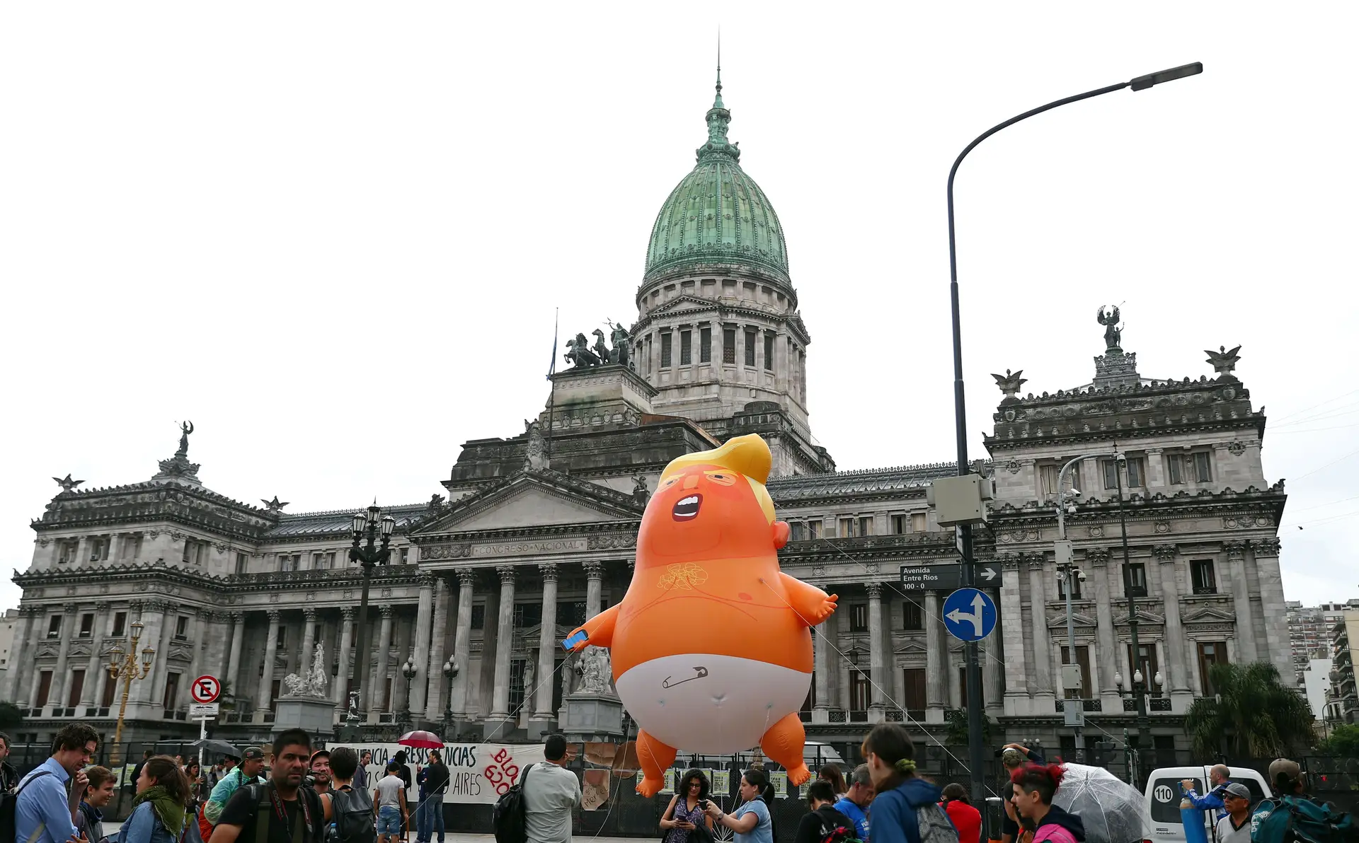 Museu de Londres pretende adquirir balão gigante de bebé Trump