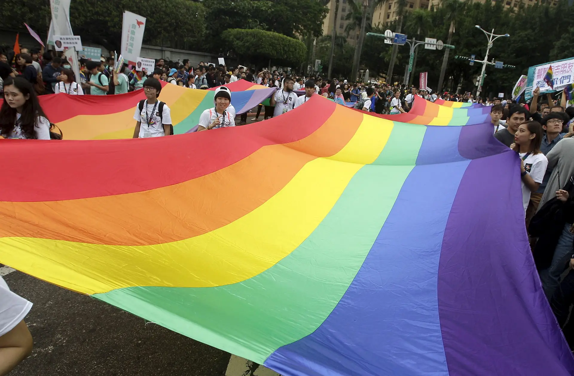 Oposição no Japão propõe legalização do casamento entre pessoas do mesmo sexo​​​​​​​