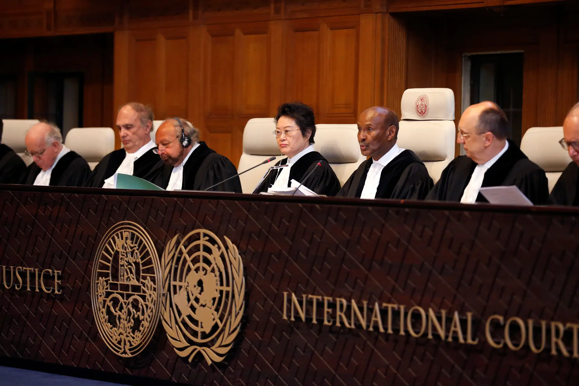Juízes do Tribunal Internacional de Justiça (TIJ) da ONU que analisaram uma outra queixa da Ucrânia contra a Rússia, precisamente pelo suposto apoio às milícias separatistas que operam em Donbass