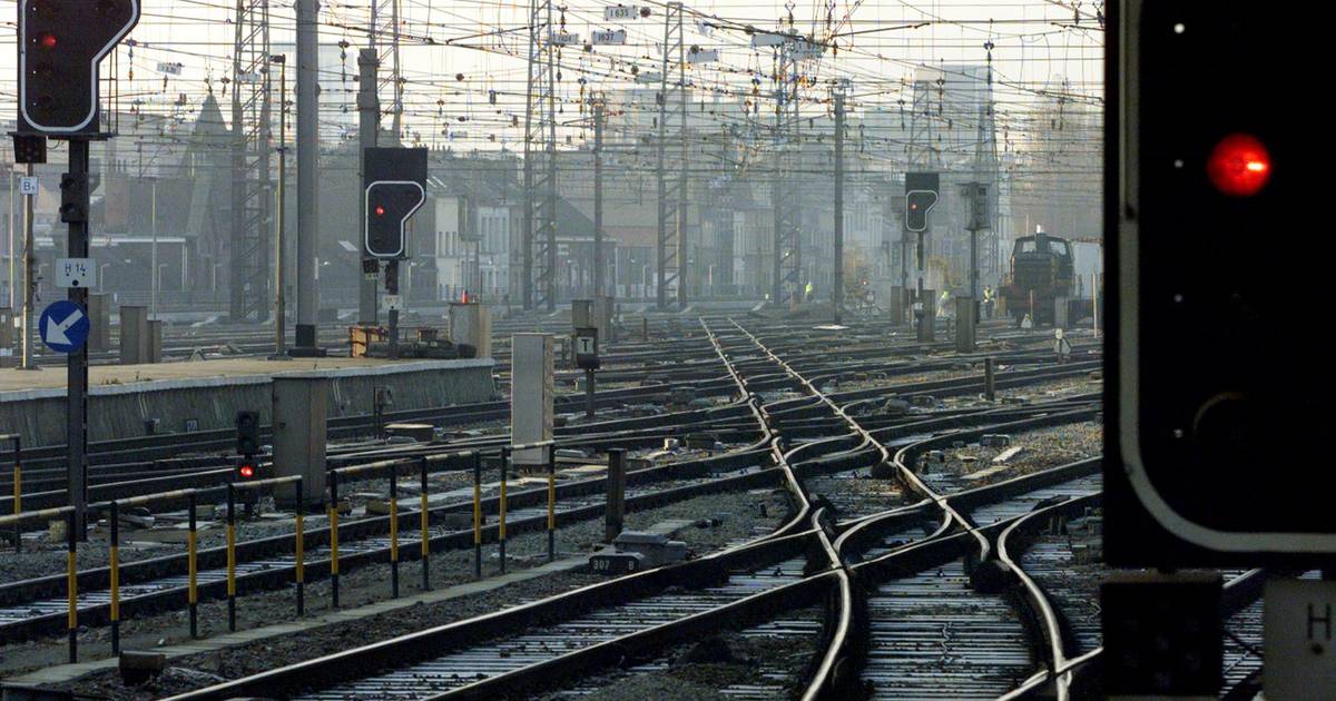 CHINA: Erster Tunnel der Eisenbahnverbindung zwischen Zentralasien und Europa fertiggestellt
