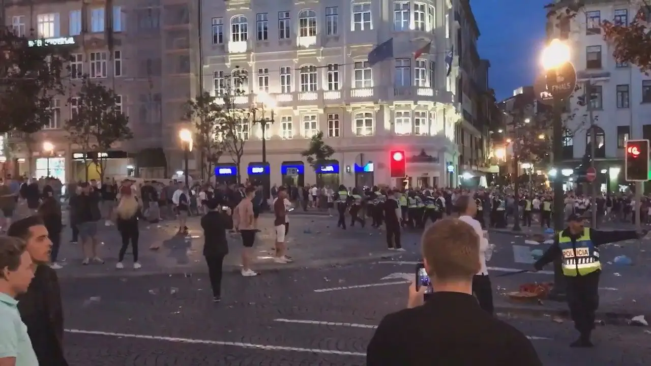 Desacatos com adeptos ingleses no centro do Porto