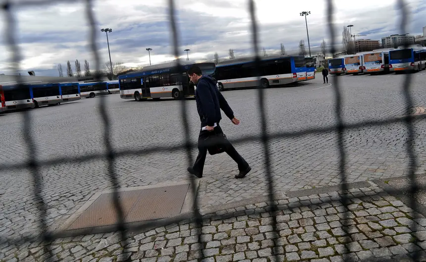 Trabalhadores da STCP em greve contra aumento de 15 euros ...