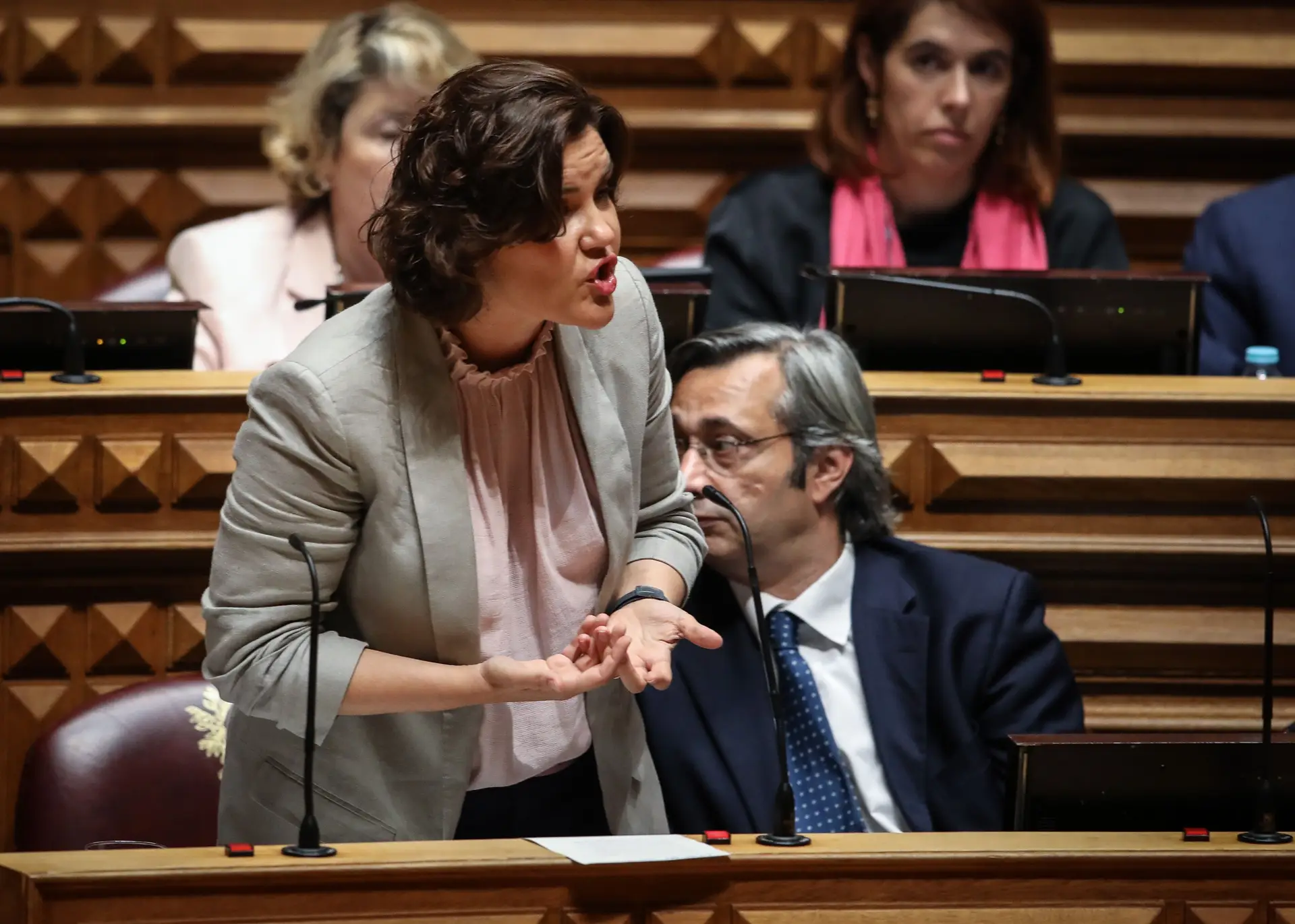 Assunção Cristas diz que há um ambiente favorável para os brasileiros que chegam a Portugal