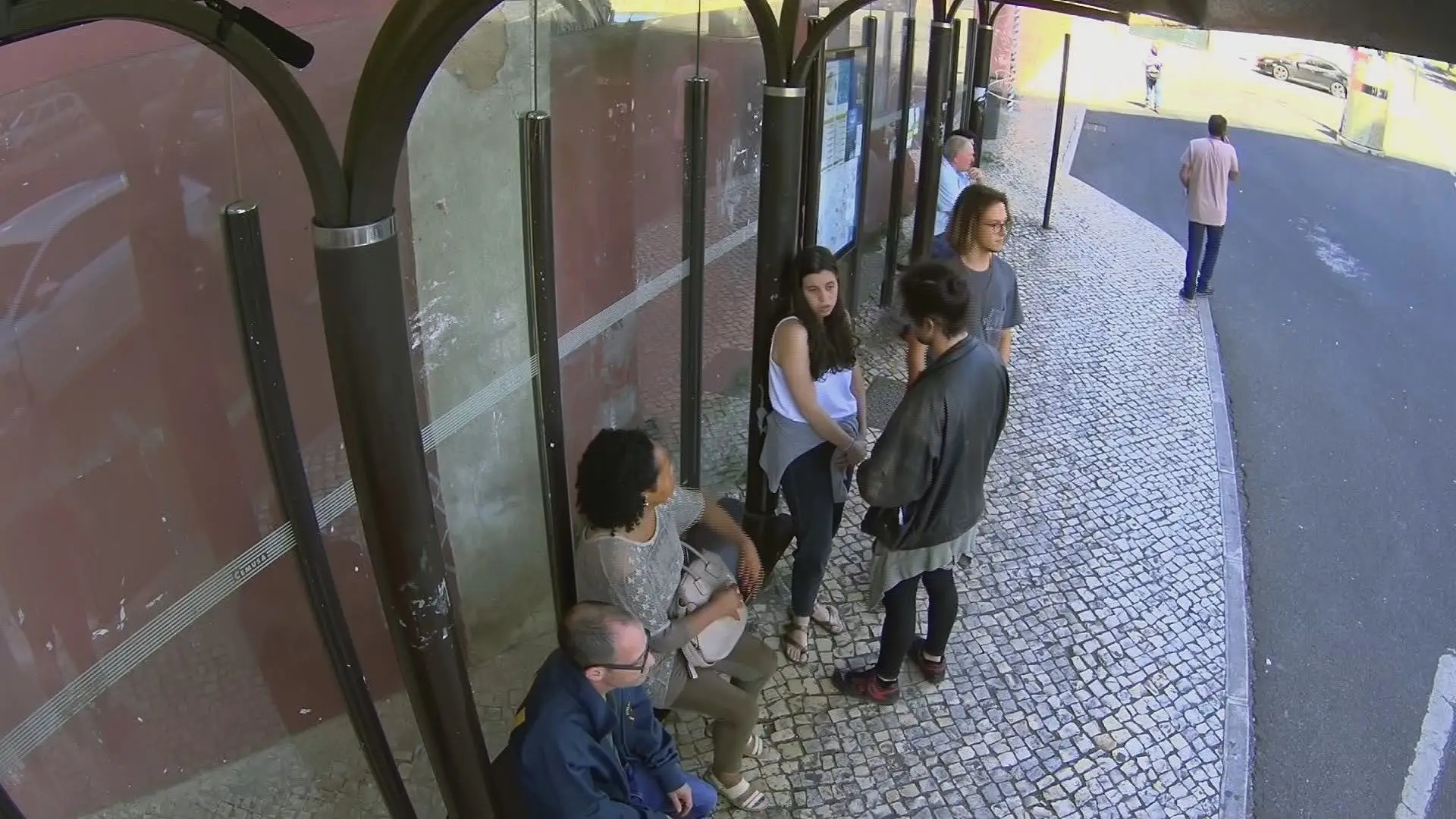 "Não se metam nisso, é doce como mel ao princípio e amargo como fel no fim"