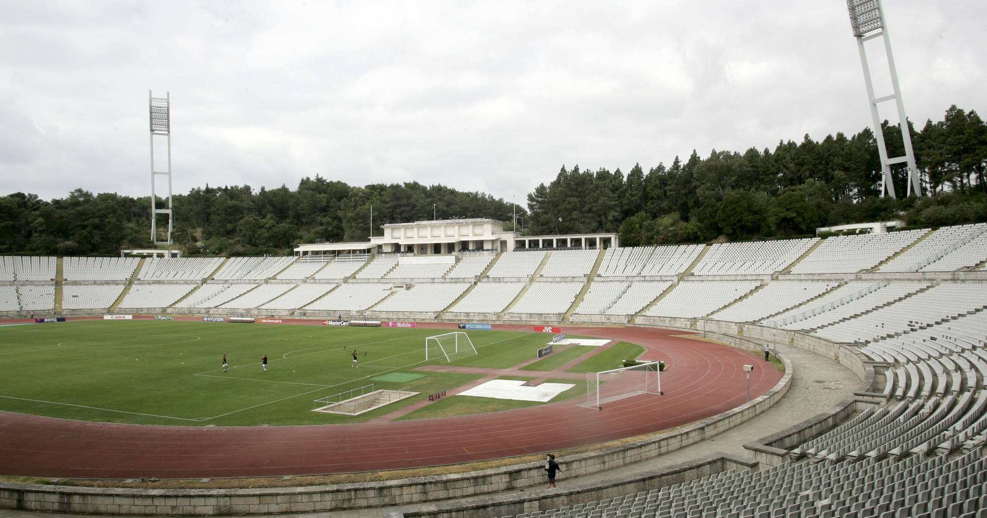 Taça feminina: Benfica na busca de 'triplete', Torreense tenta fazer história