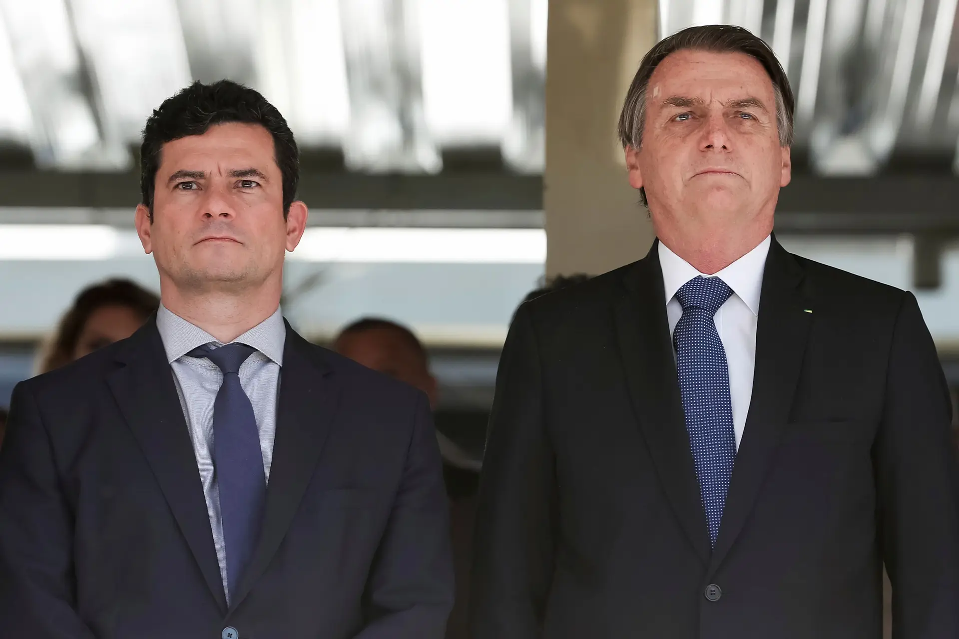 Bolsonaro condecora Moro no meio de polémica sobre alegada interferência no processo Lava Jato