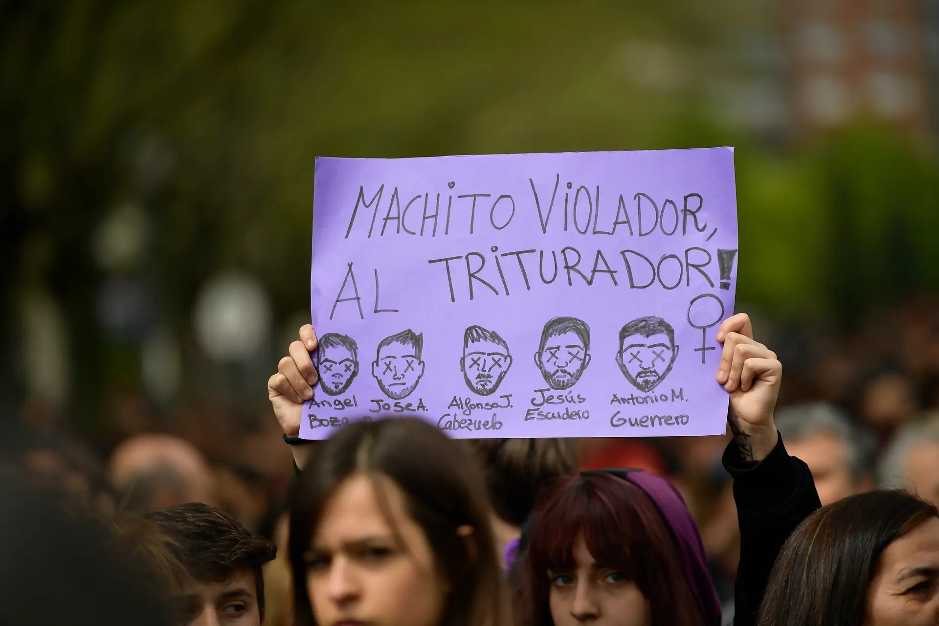 Espanha aprova "lei do só o sim é sim": o que muda nos casos de violação?