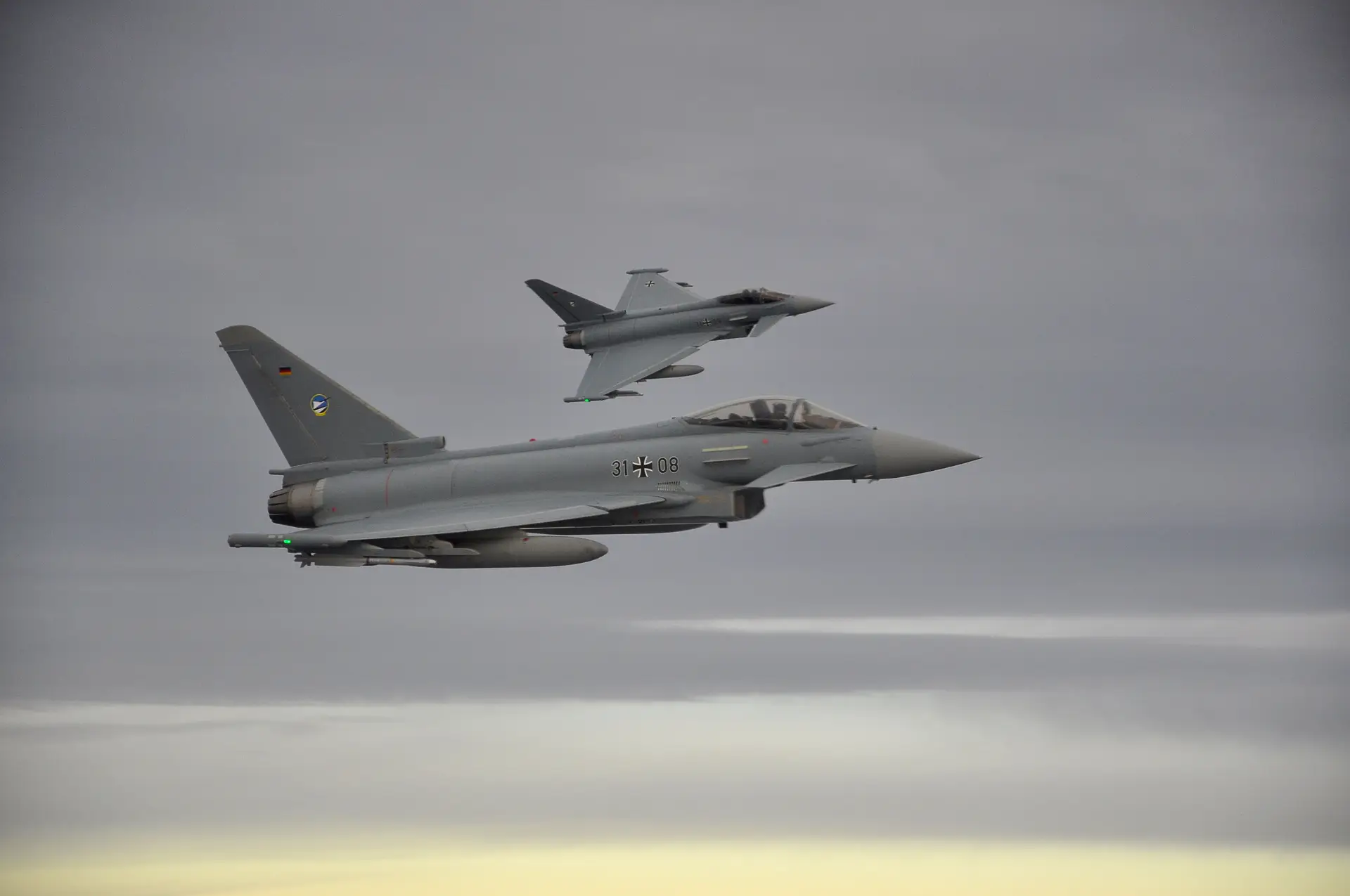 Dois jatos Eurofighter alemães simulam intercetar um avião sobre o mar Báltico a de novembro de 2018. para os três estados bálticos.