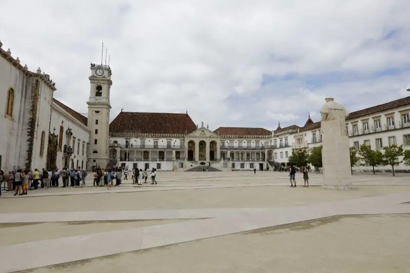 Covid-19: Universidade de Coimbra suspende aulas