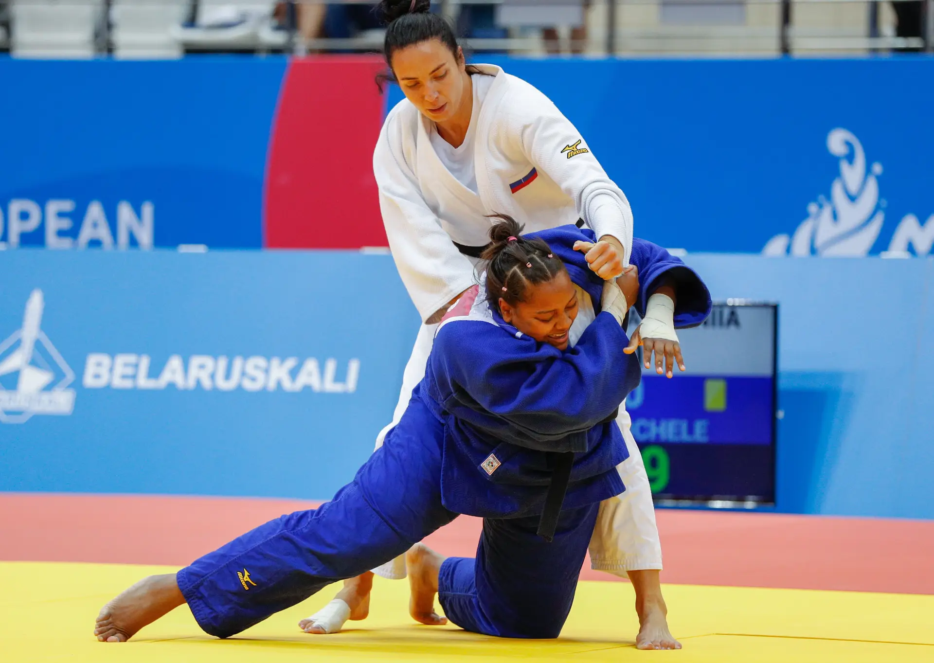 Portugal vence França e defronta Holanda nas "meias" da prova mista de judo