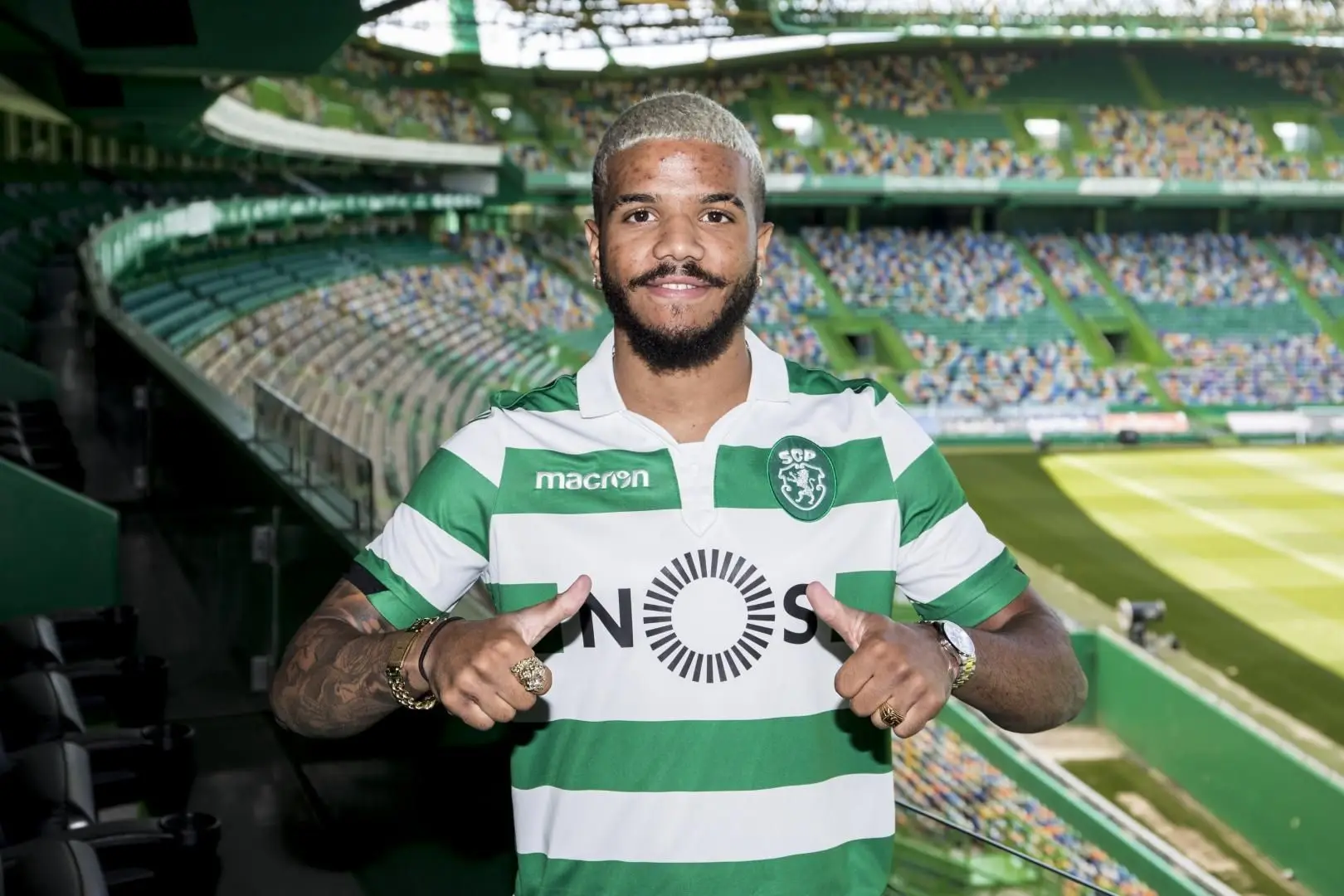 Sporting contrata defesa francês Valentin Rosier por cinco anos