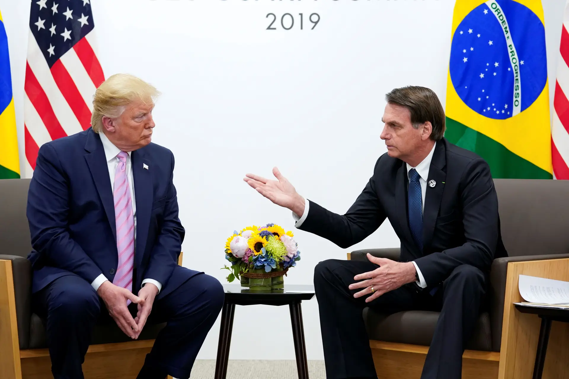 Trump pede paciência perante a crise da Venezuela num encontro com Bolsonaro