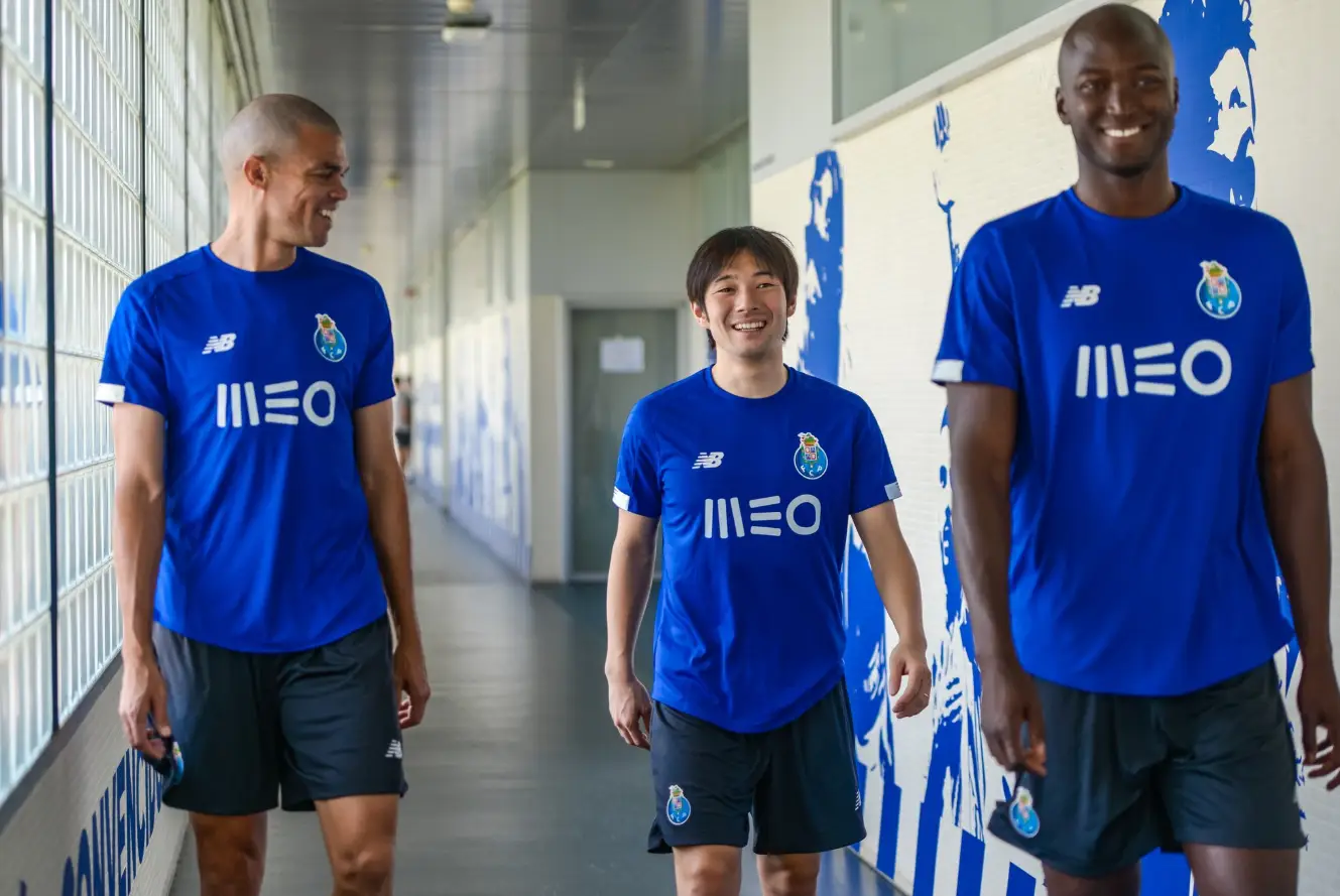 Hat trick de Corona em jogo-treino do FC Porto com Nakajima no Olival