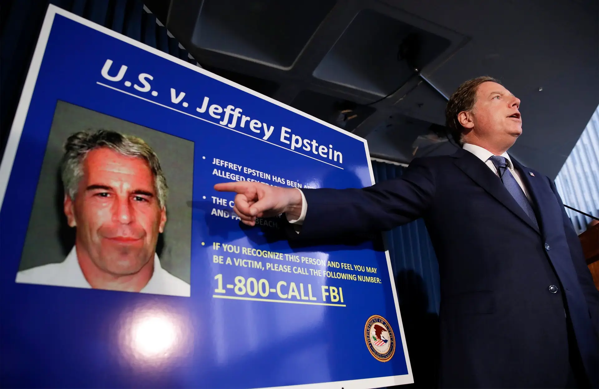 Ministro norte-americano irritado com irregularidades na prisão em que Epstein morreu