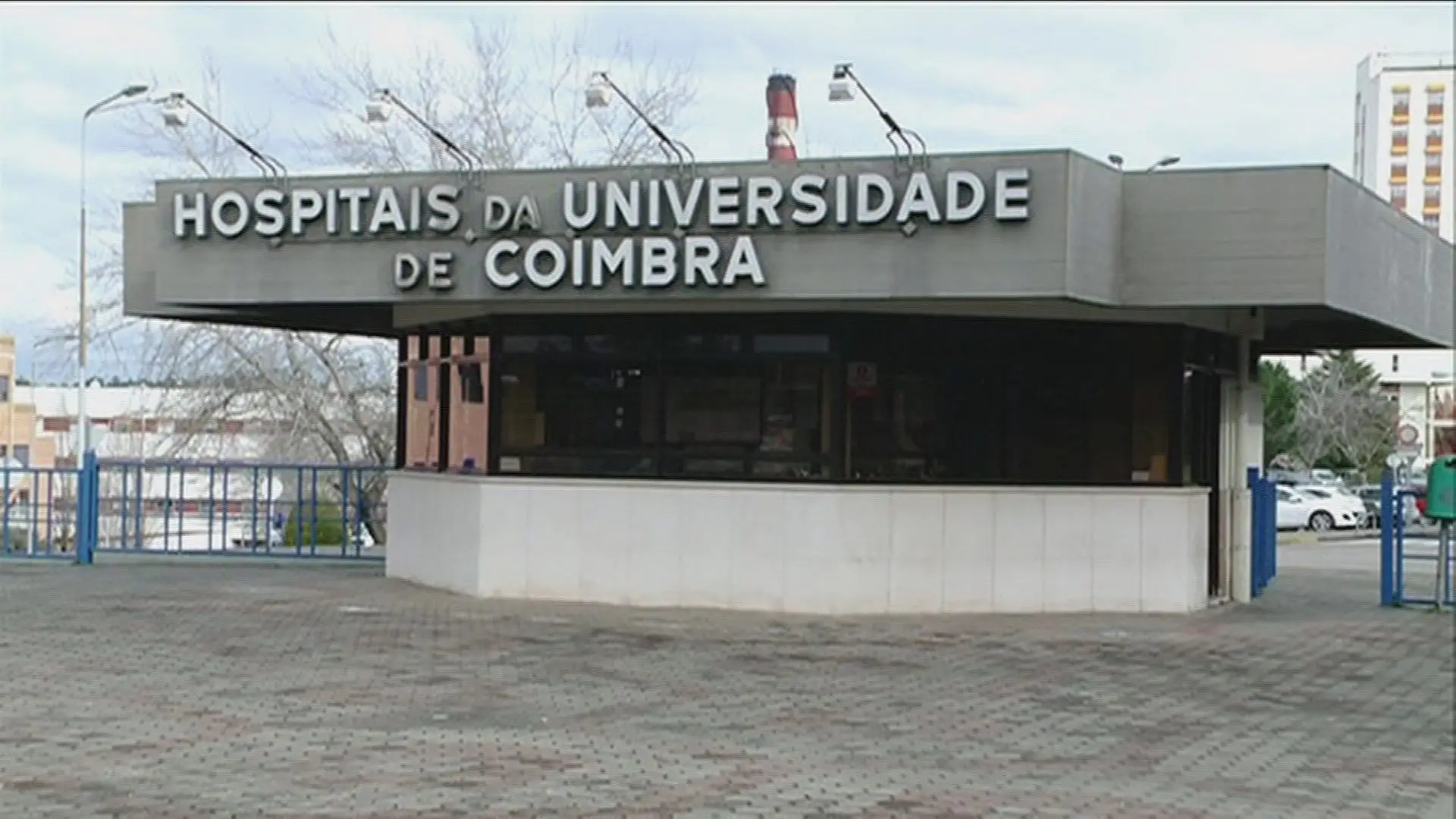 Hospitais de Coimbra realizam (com sucesso) cirurgia pioneira à coluna vertebral