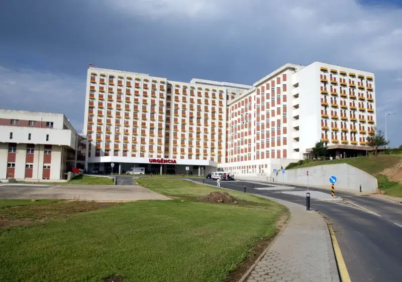 Centro Hospitalar e Universitário de Coimbra suspende visitas a doentes