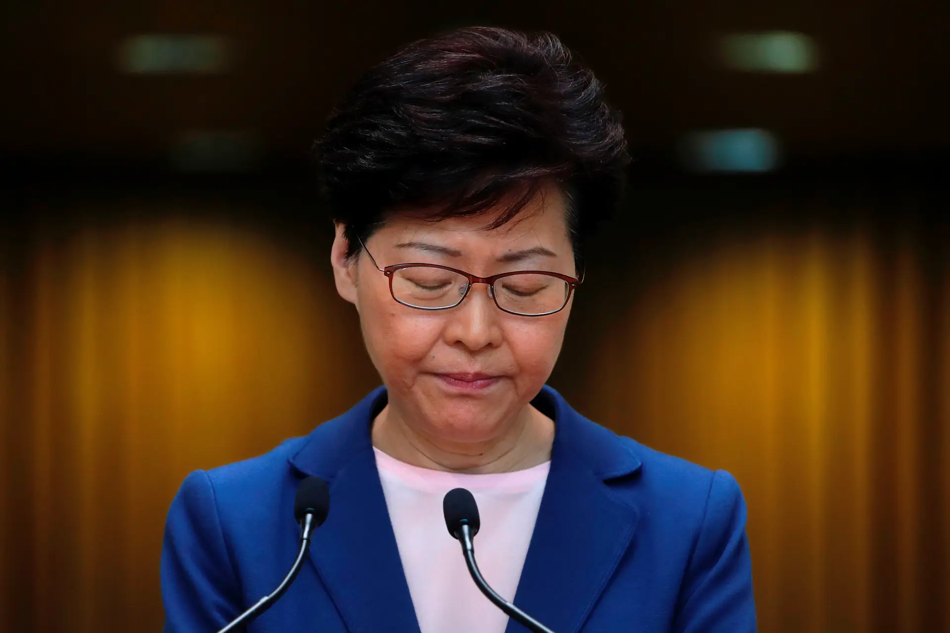 Chefe do executivo de Hong Kong dá lei da extradição como "morta"