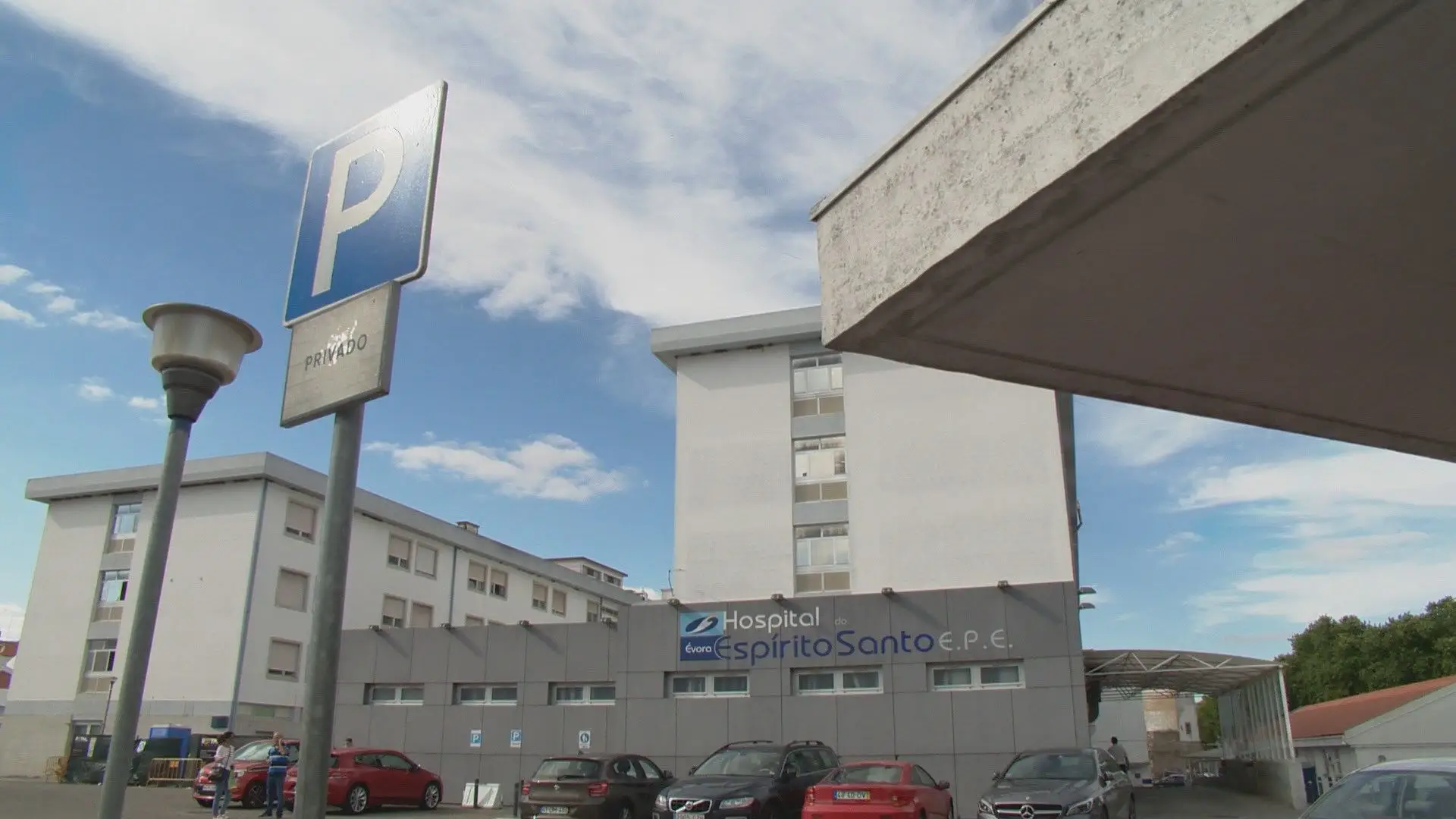 Covid-19. Cuidados intensivos com "lotação completa" no hospital de Évora