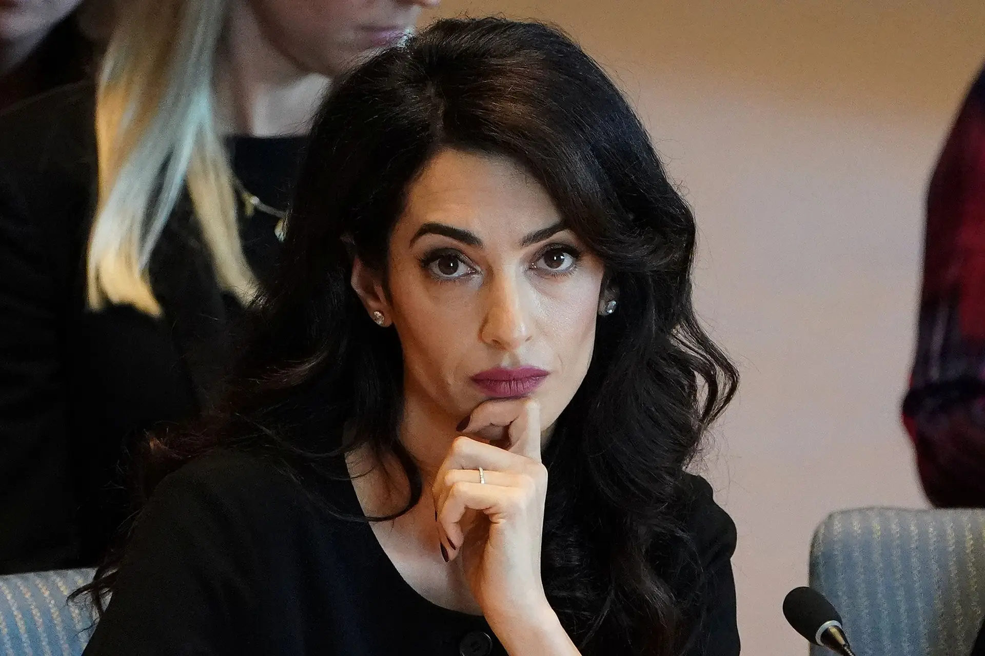 Amal Clooney acusa líderes de "um encolher de ombros coletivo" no caso Khashoggi